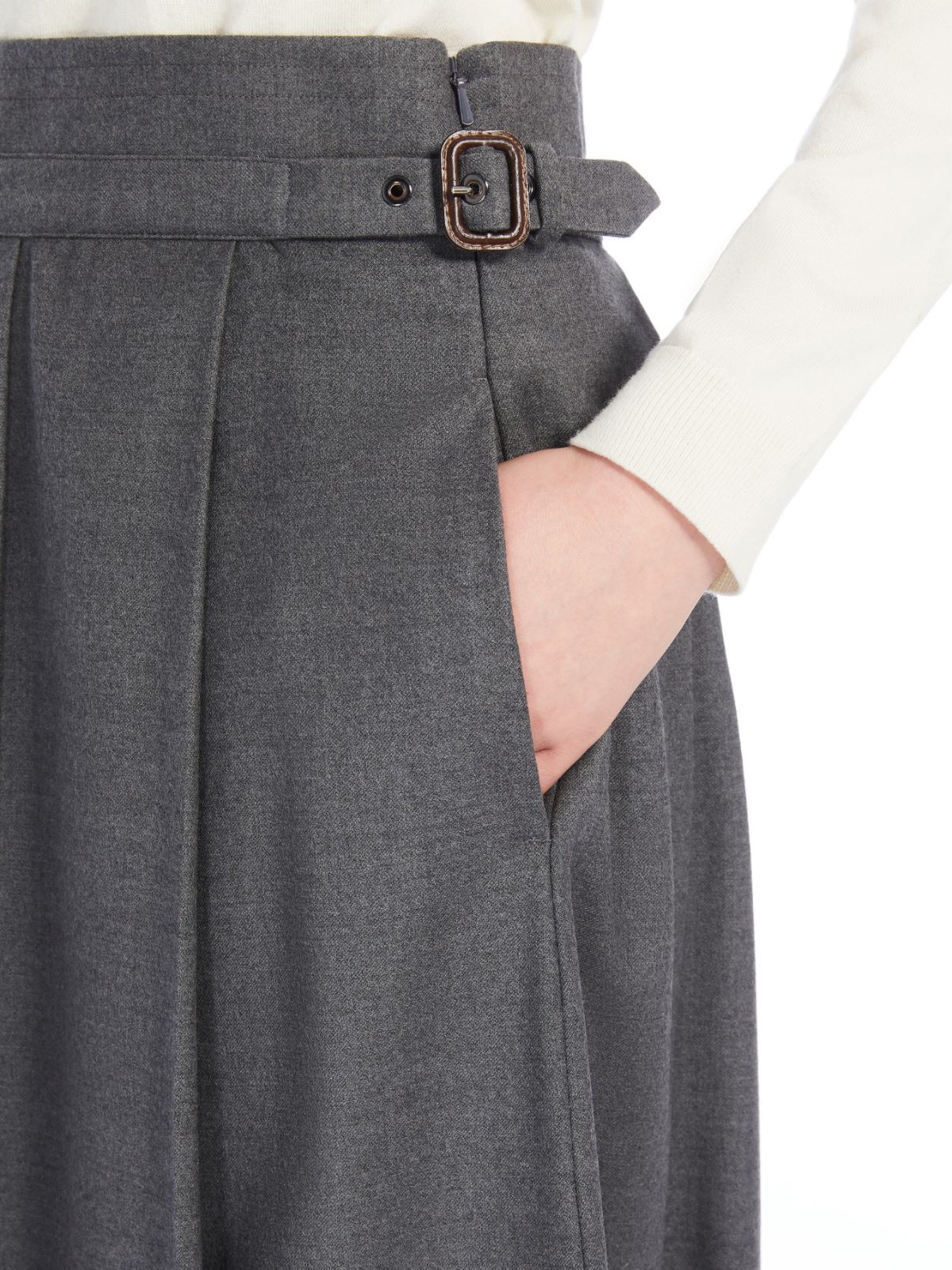 Wool pleated skirt