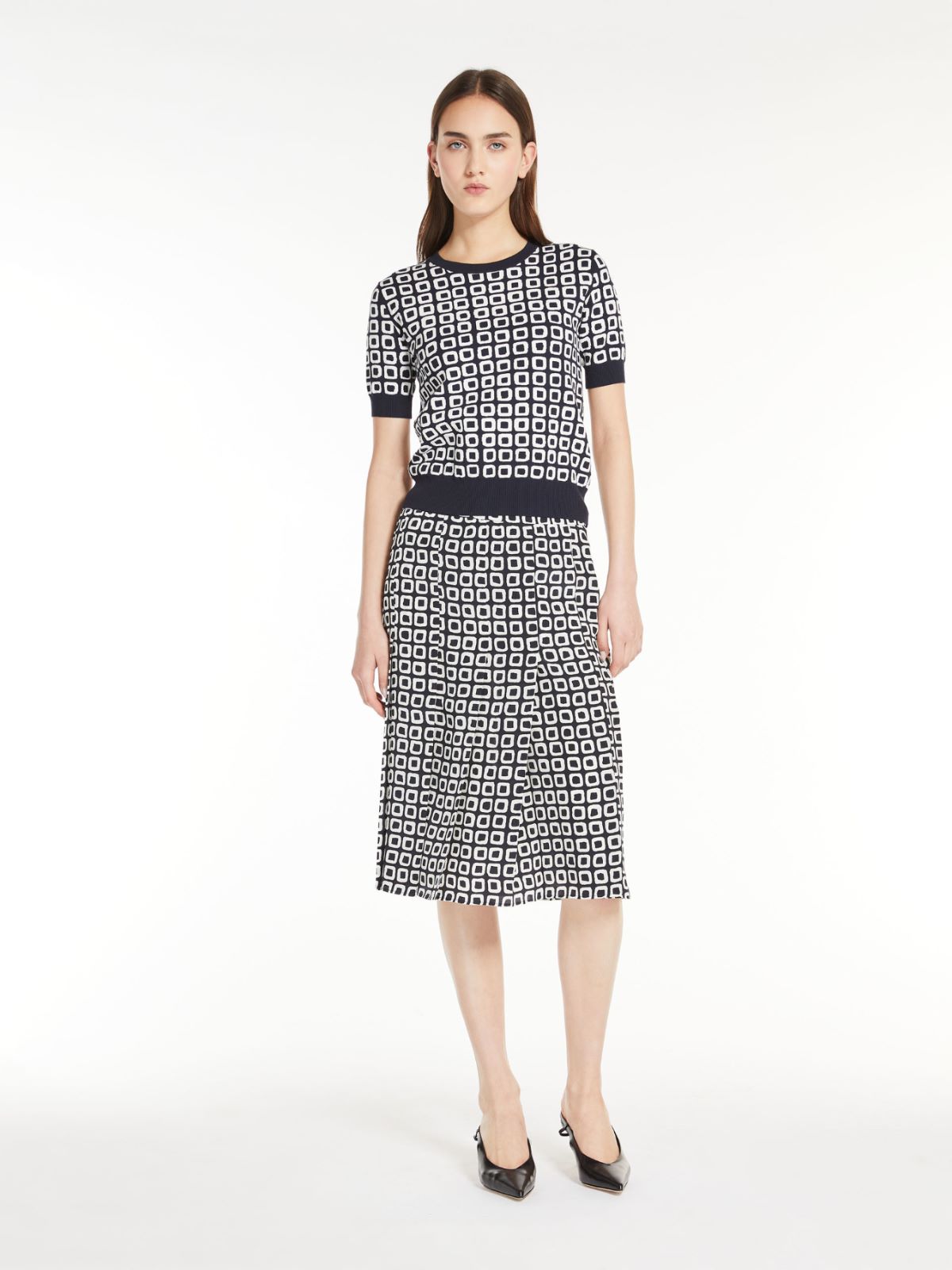 Jacquard yarn sweater