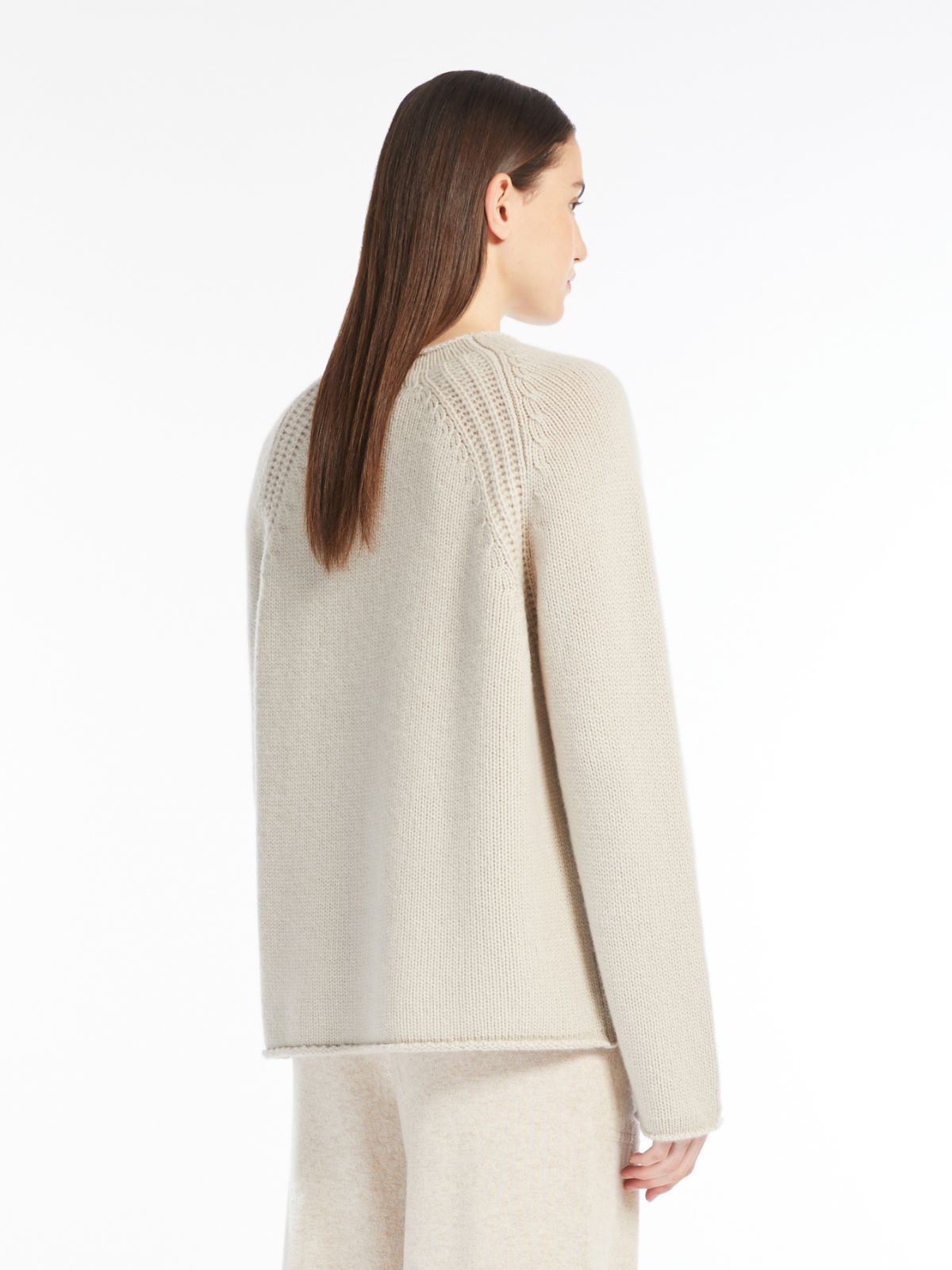Cashmere yarn jumper