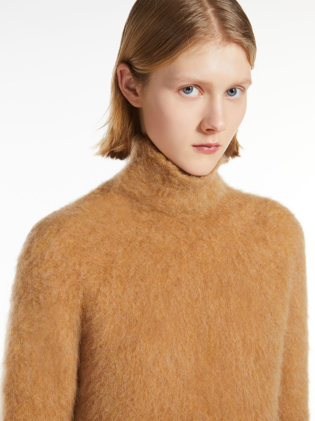 Seamless alpaca-blend mock polo-neck sweater