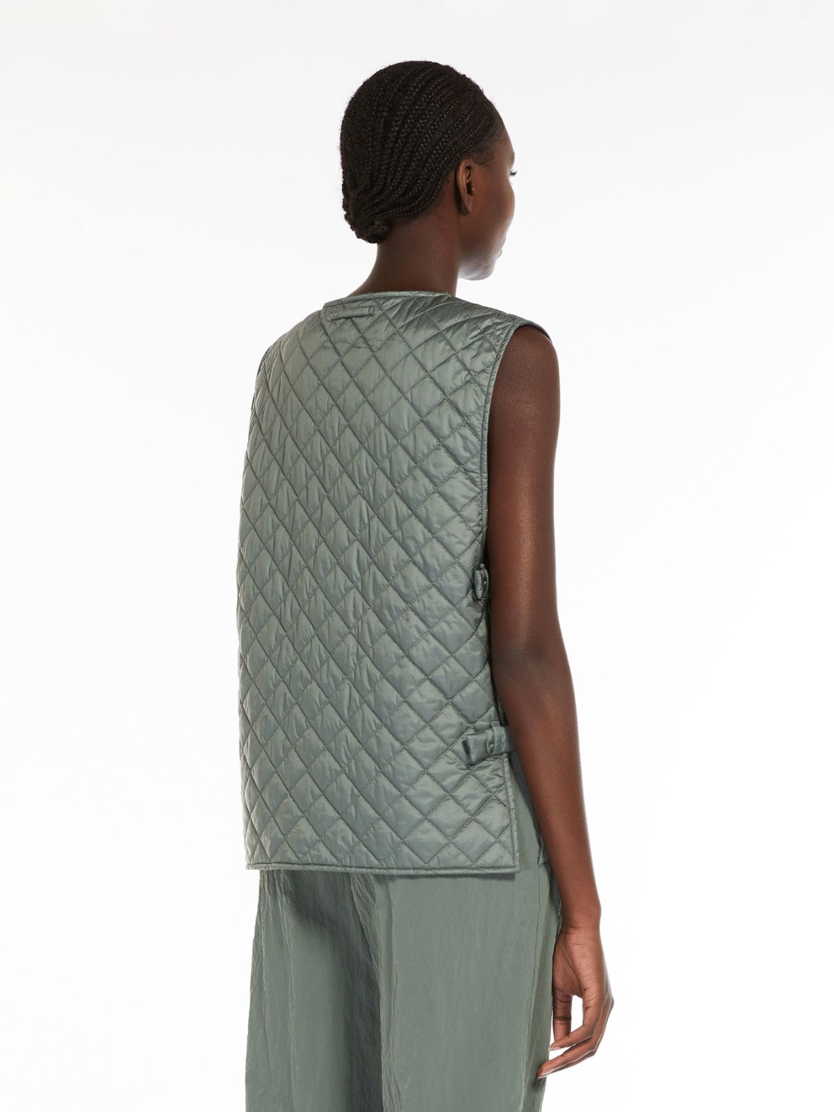 Water-repellent technical fabric gilet