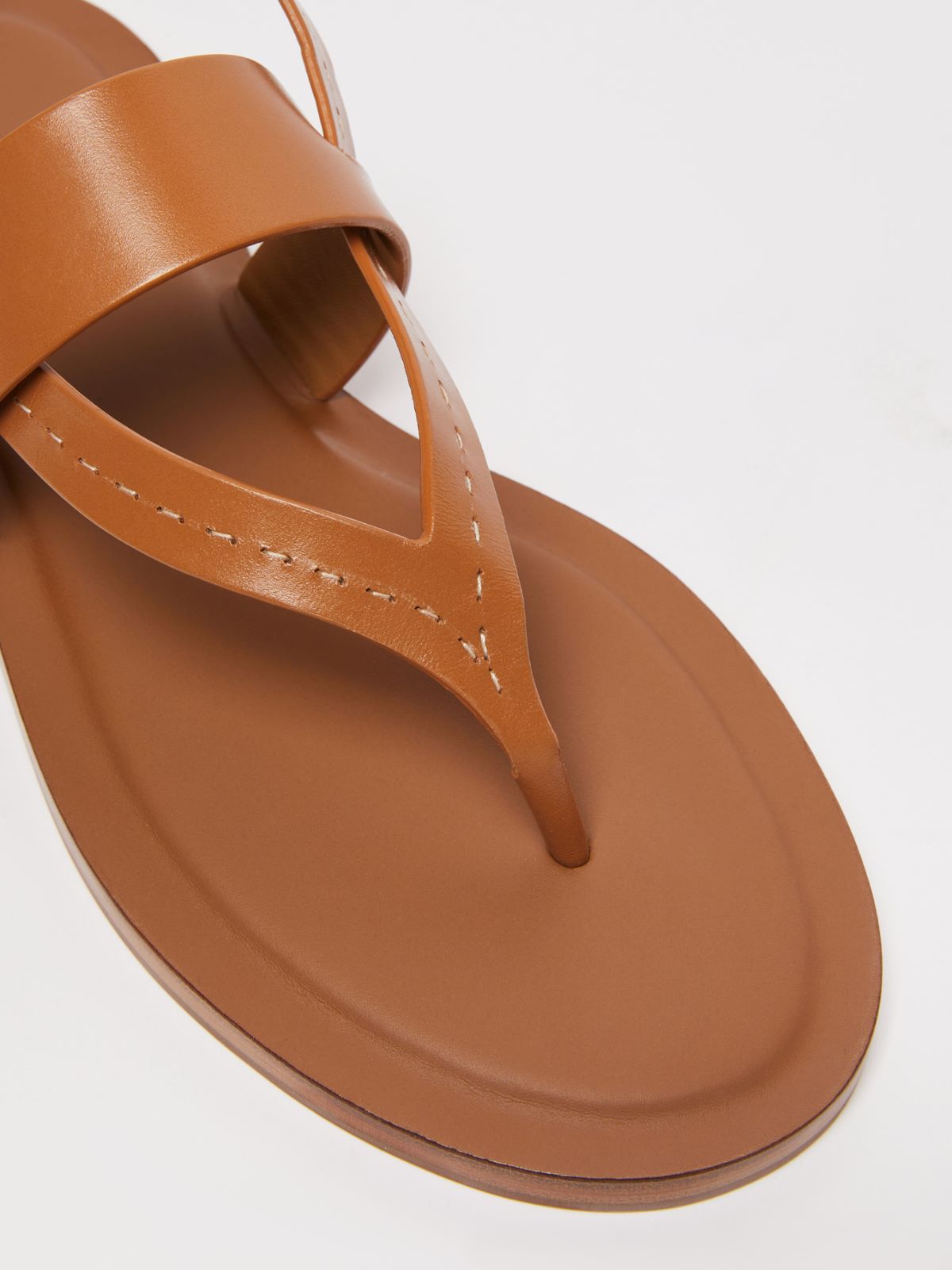 Leather flip-flops