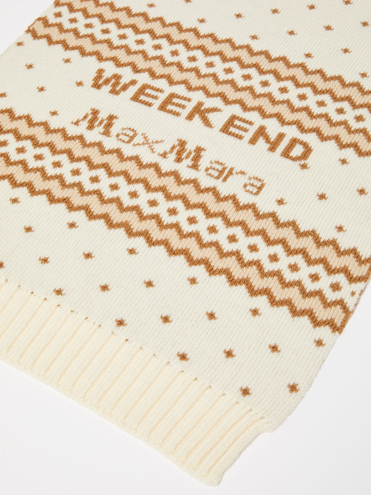 Jacquard-knit wool scarf