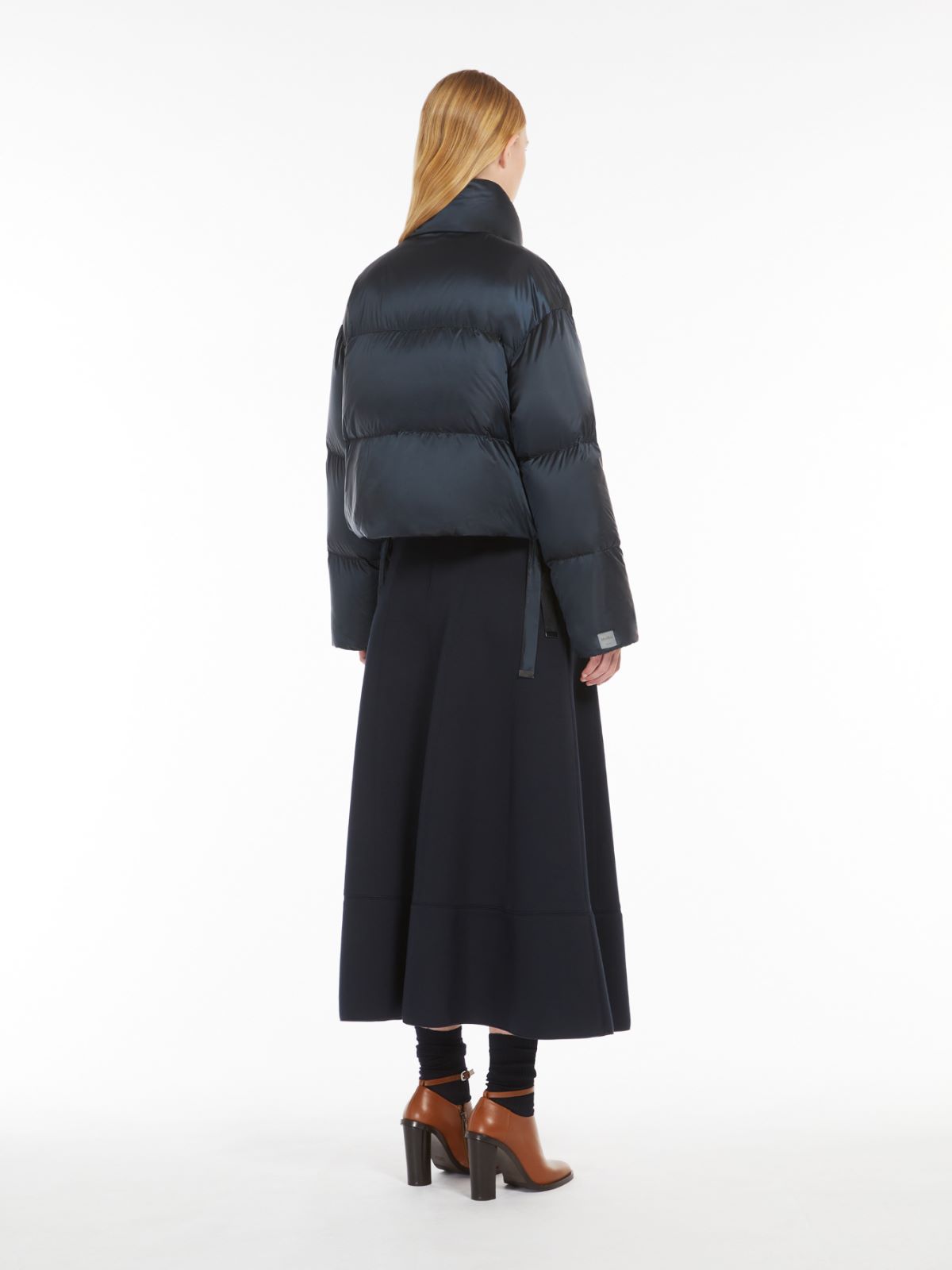 Water-repellent cropped down jacket