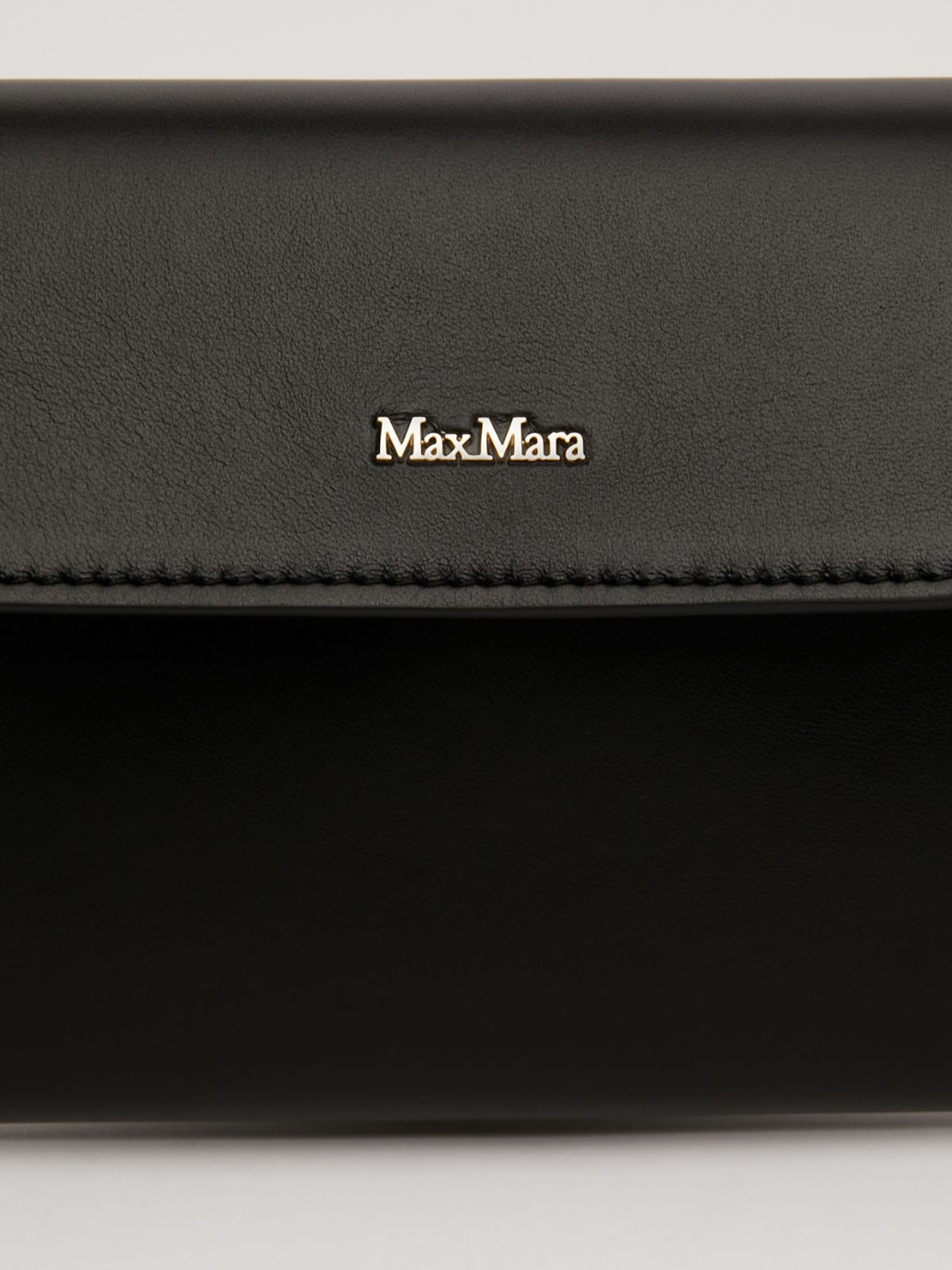 Smooth semi-gloss leather clutch bag