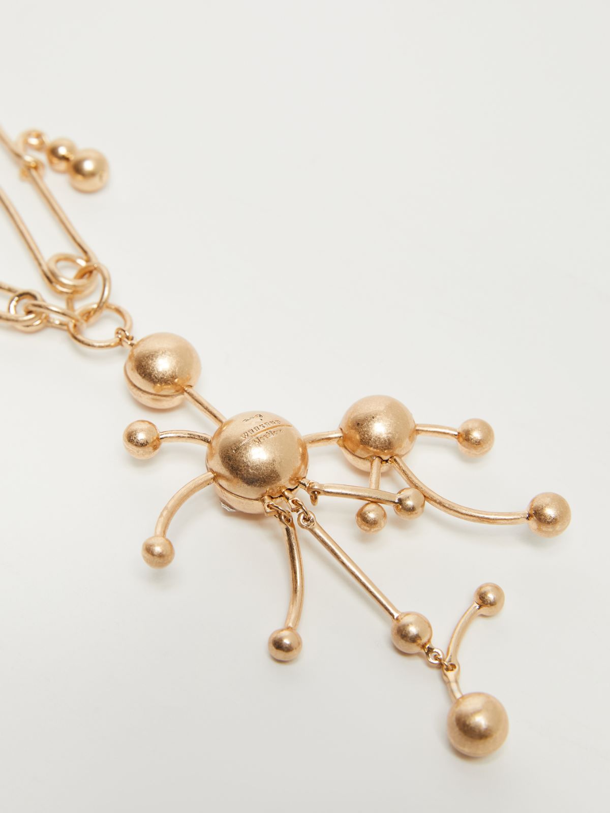 Metal pendant necklace