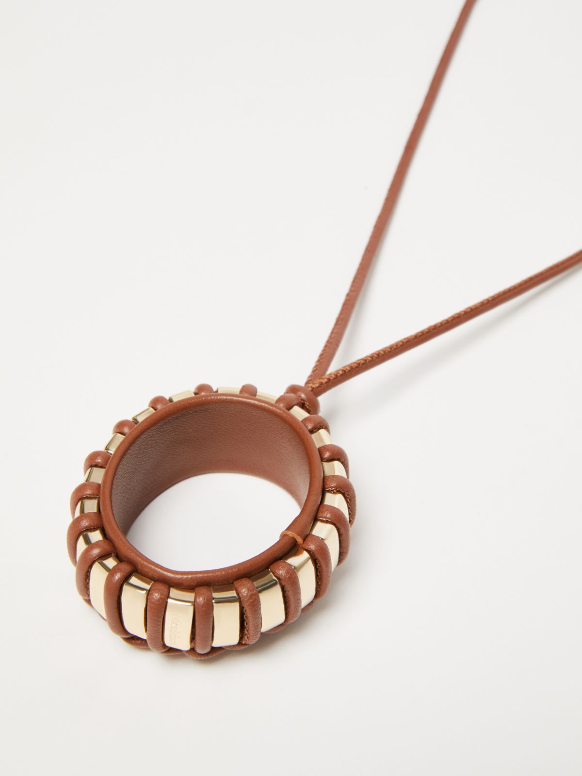 Long pendant necklace