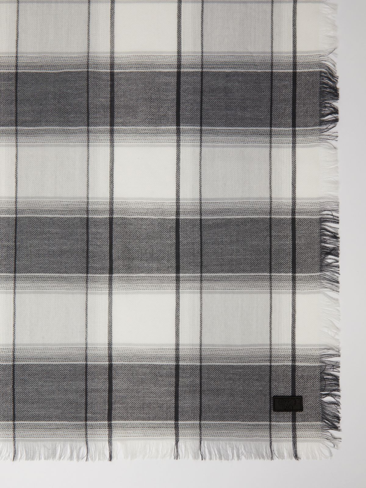 Wool and cashmere shawl