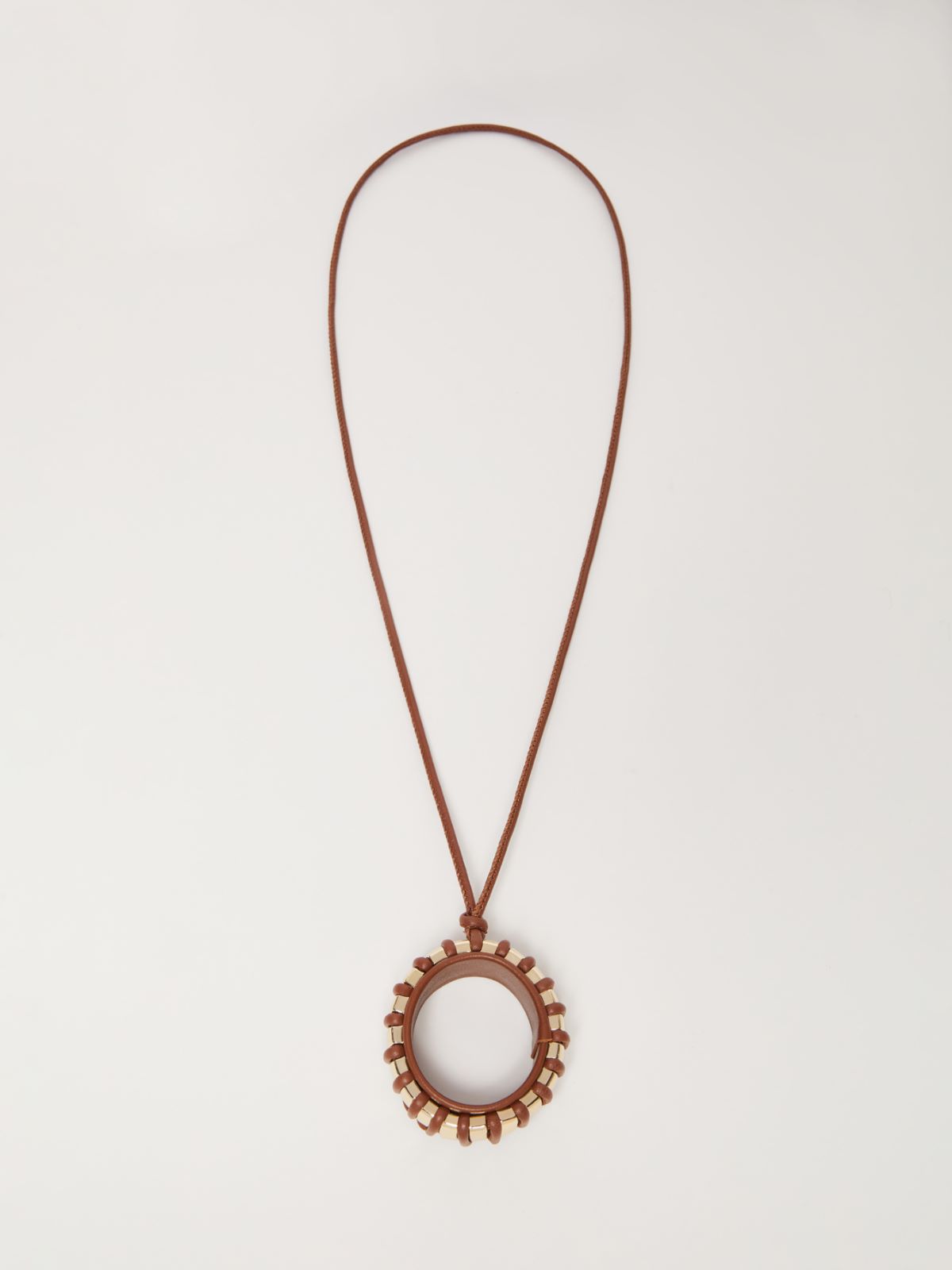 Long pendant necklace