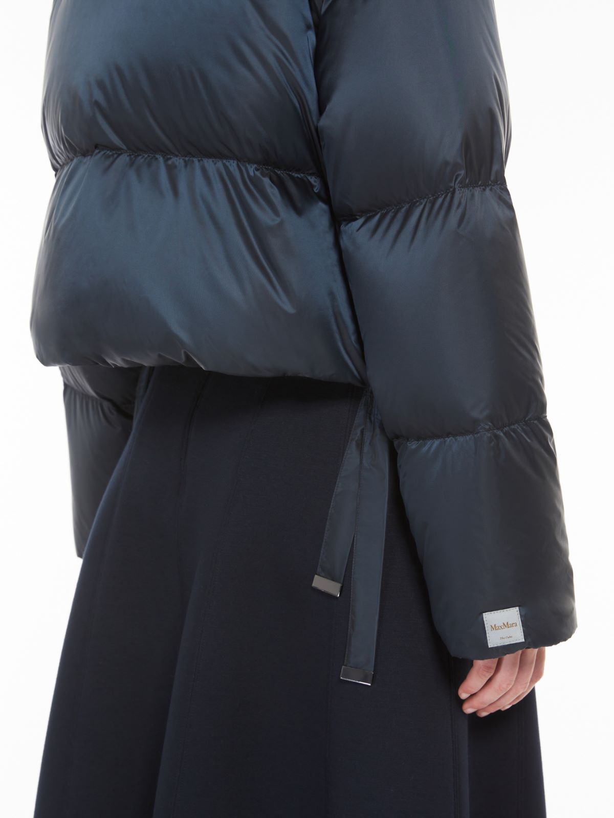 Water-repellent cropped down jacket