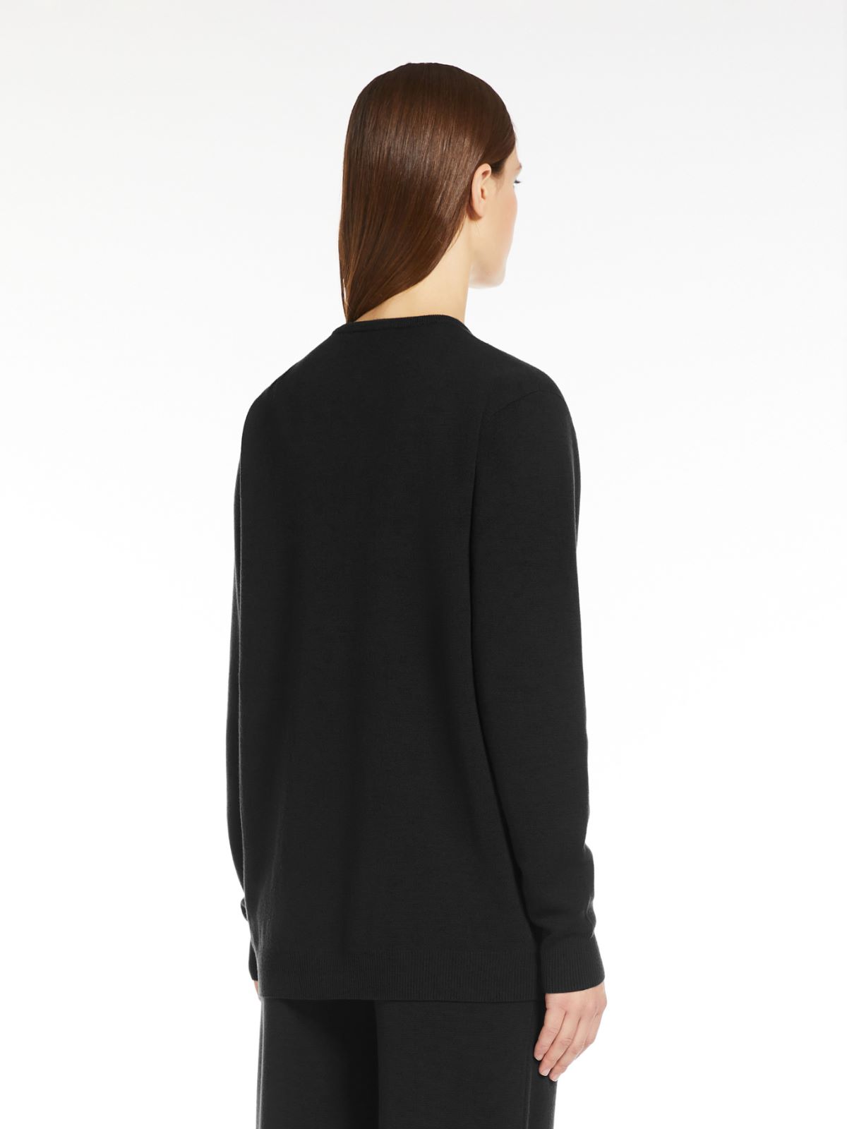 Fine wool V-neck jumper