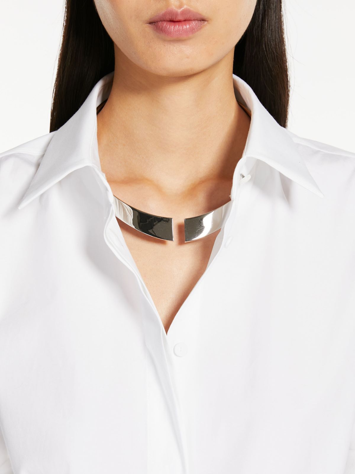 Rigid metal choker