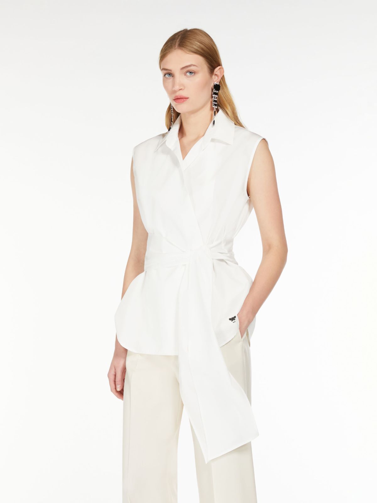 Sleeveless poplin shirt