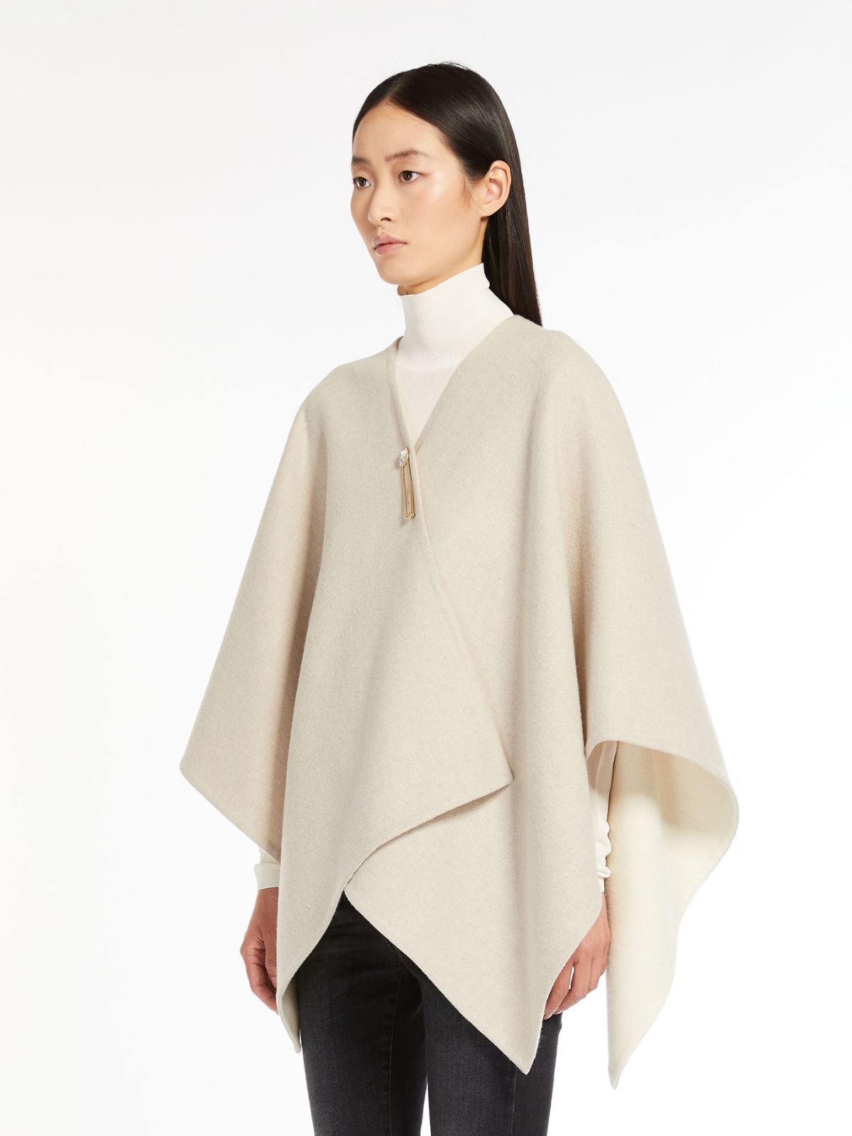 Reversible alpaca cape