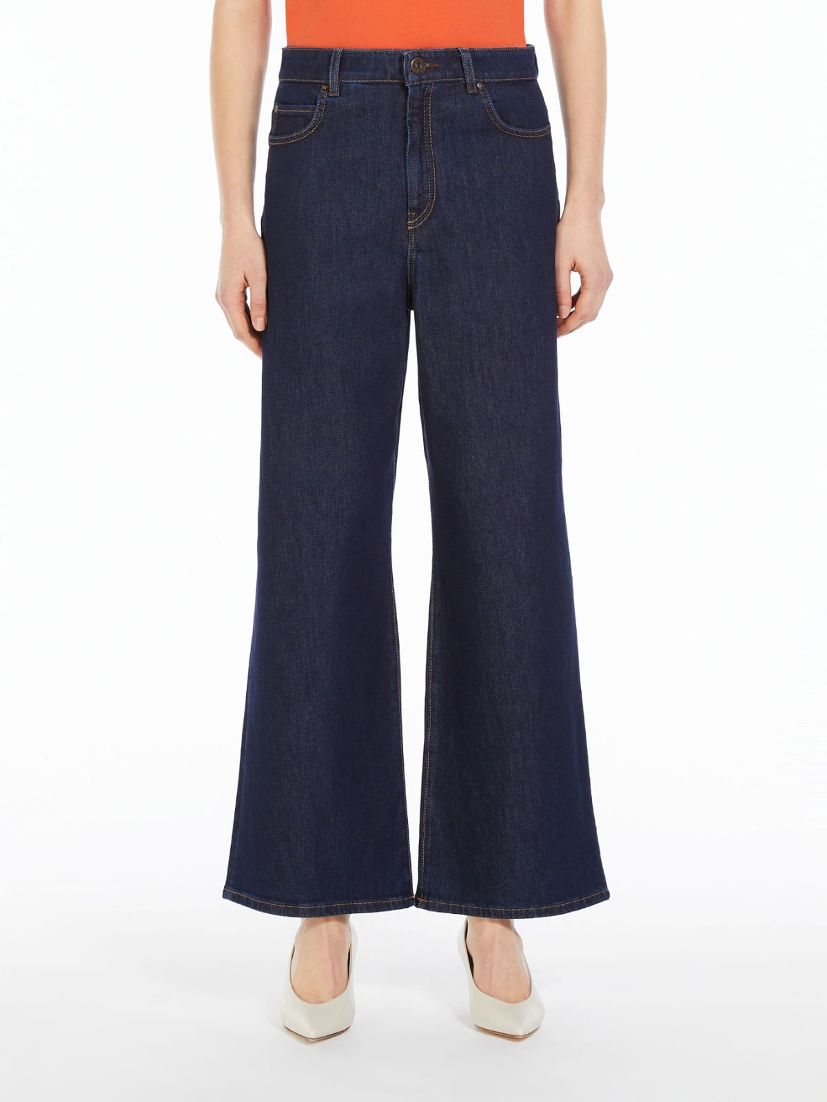 Relaxed-fit comfortable denim jeans