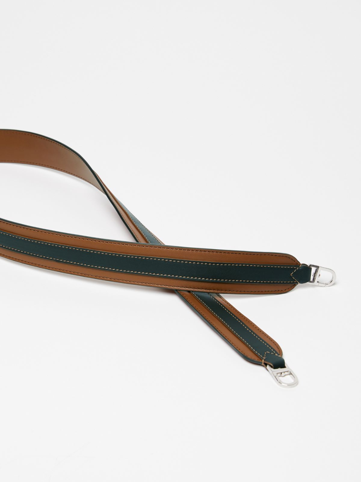 Reversible leather shoulder strap