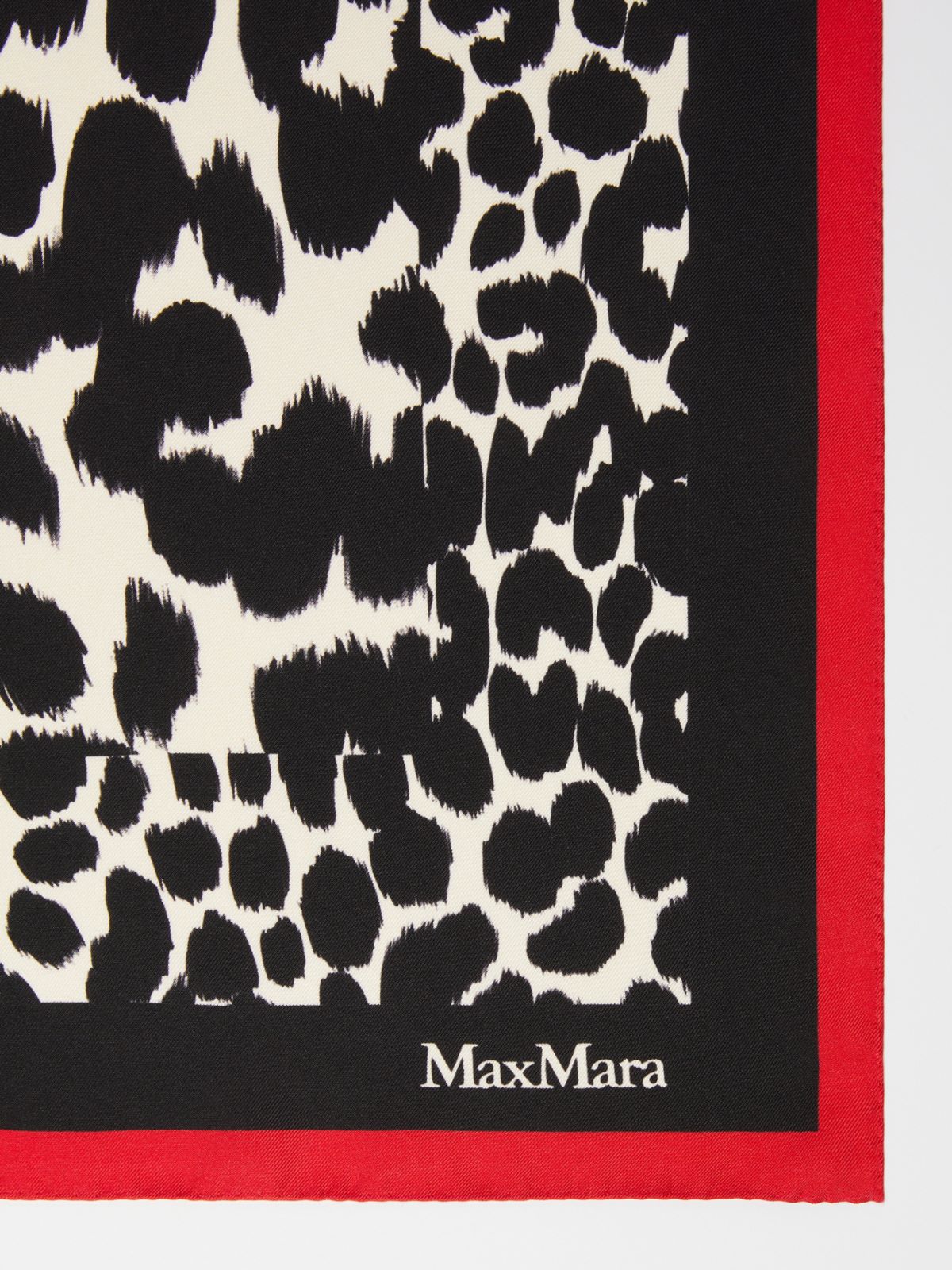 Printed silk square foulard