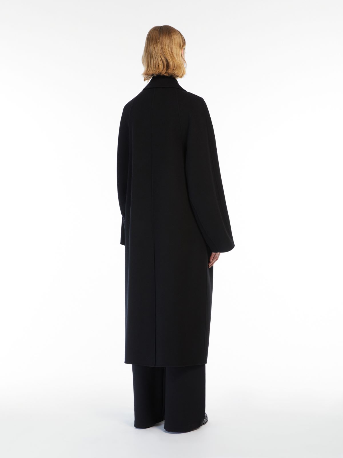 Wool coat with buttons