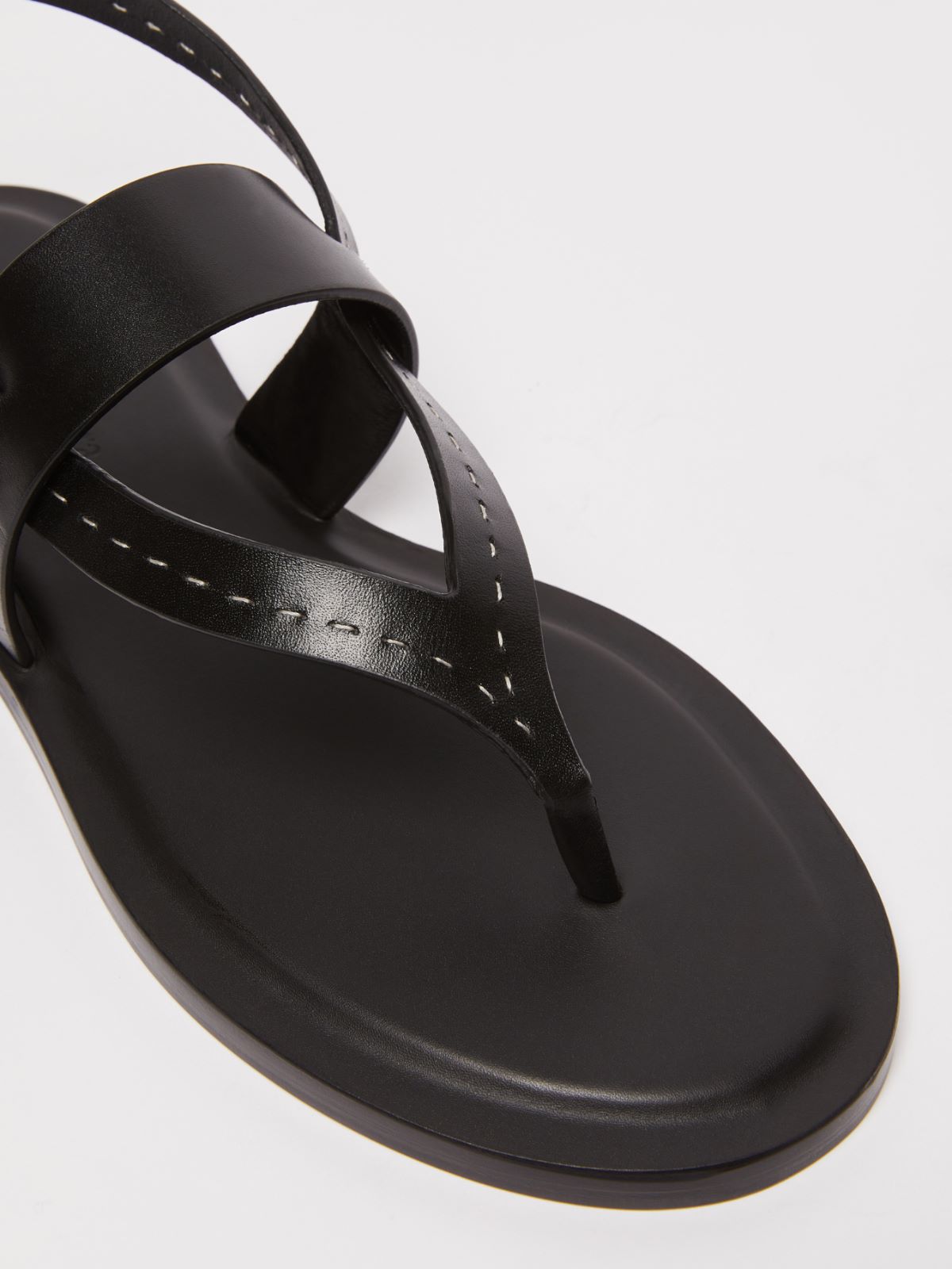 Leather flip-flops