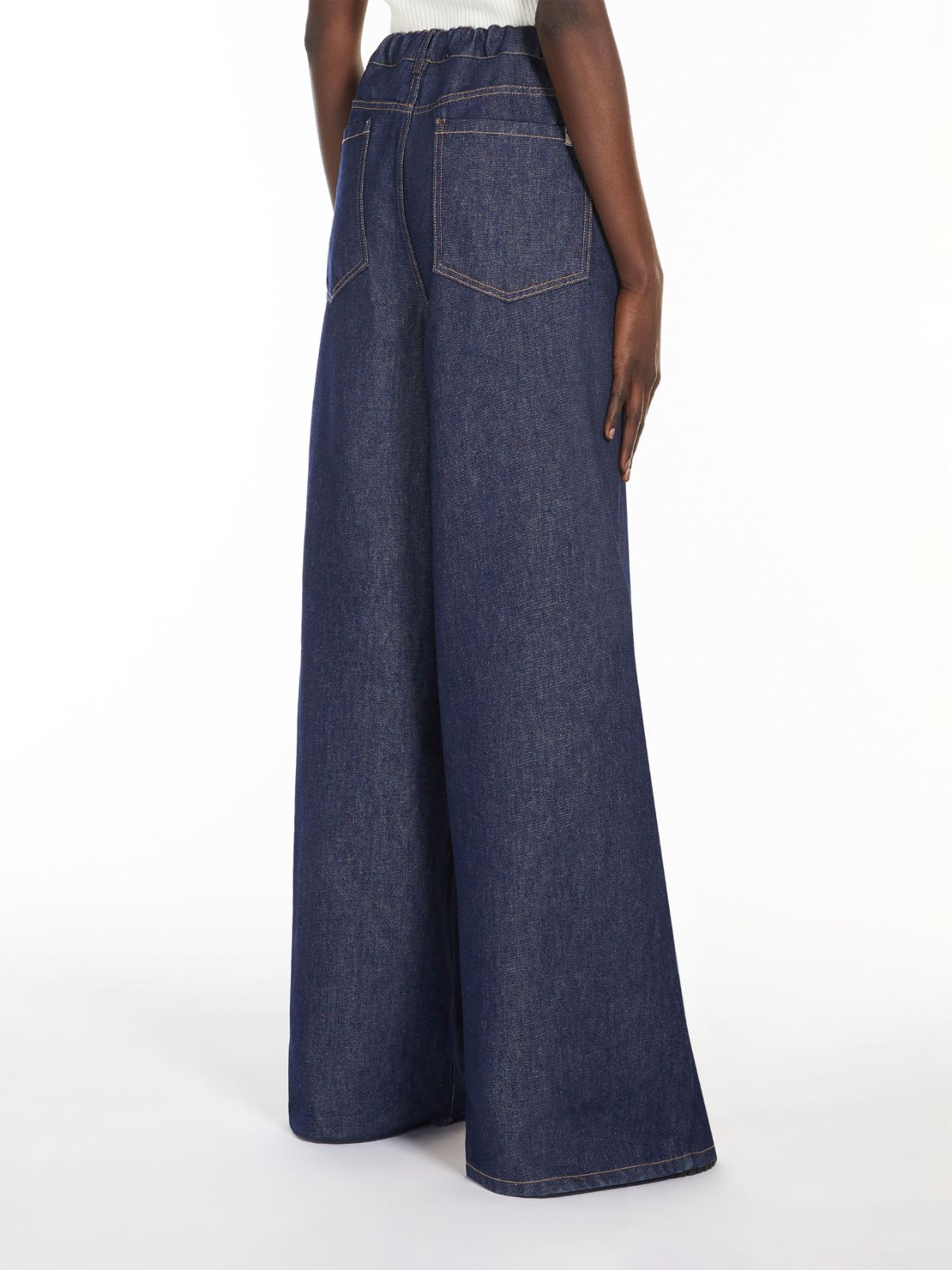 Wide-leg denim jeans