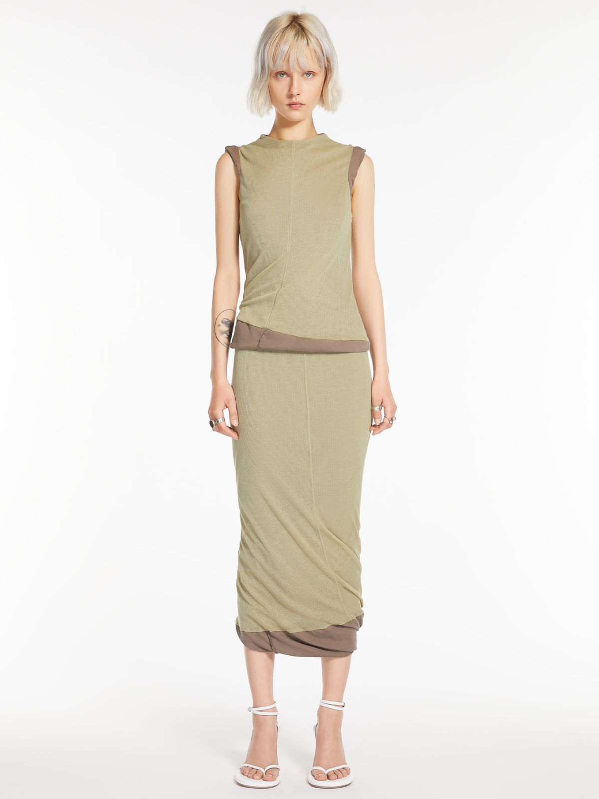 Reversible sleeveless top