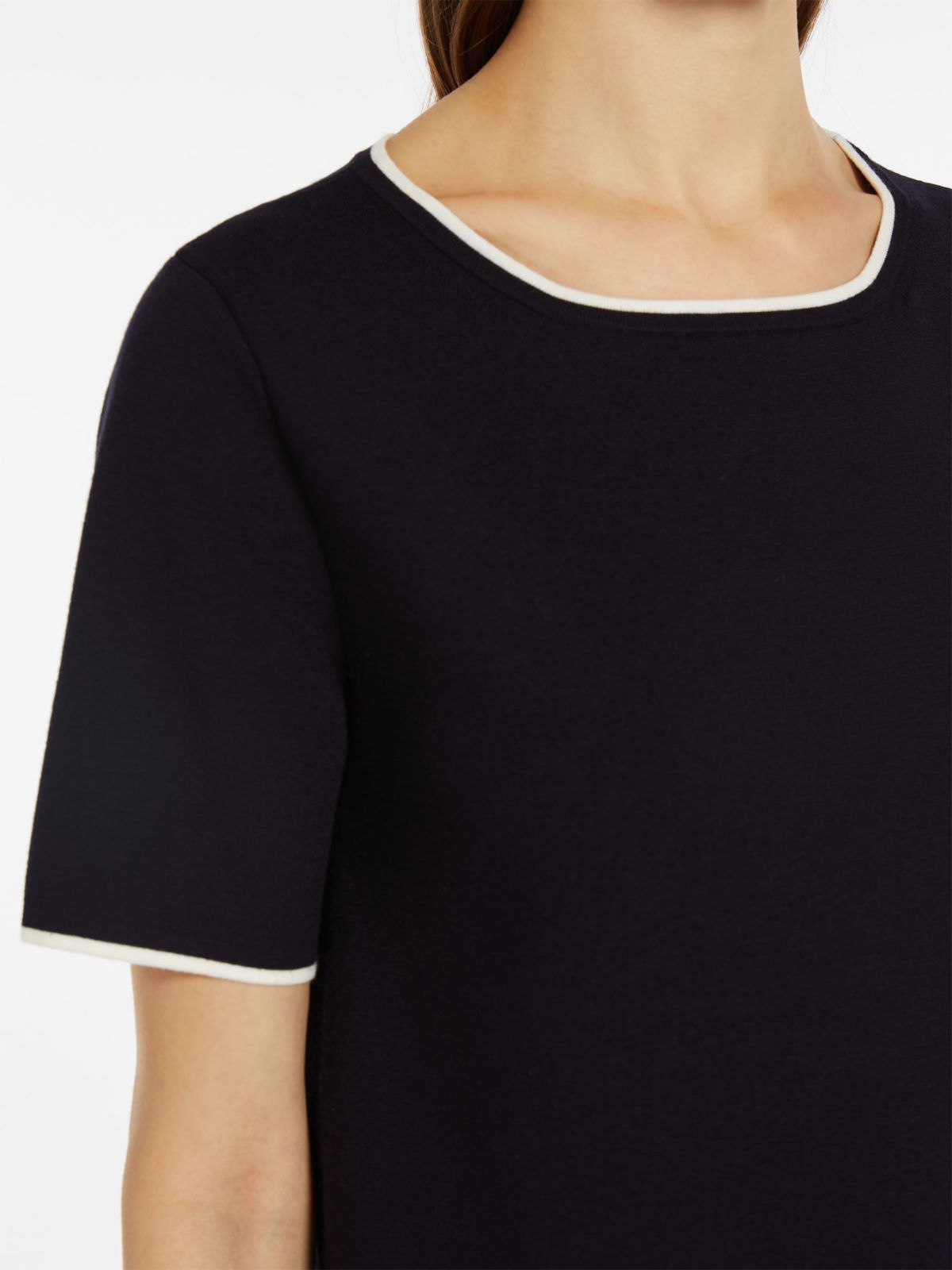 Viscose yarn sweater