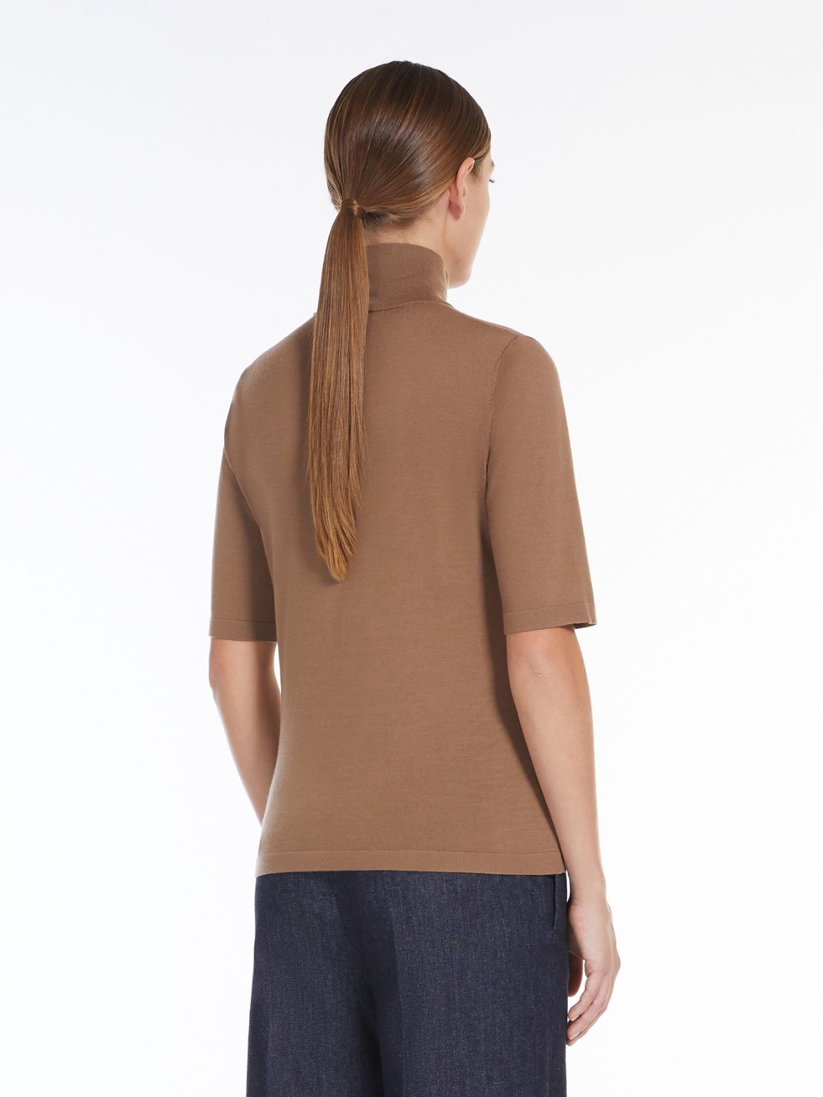 Wool yarn polo-neck sweater