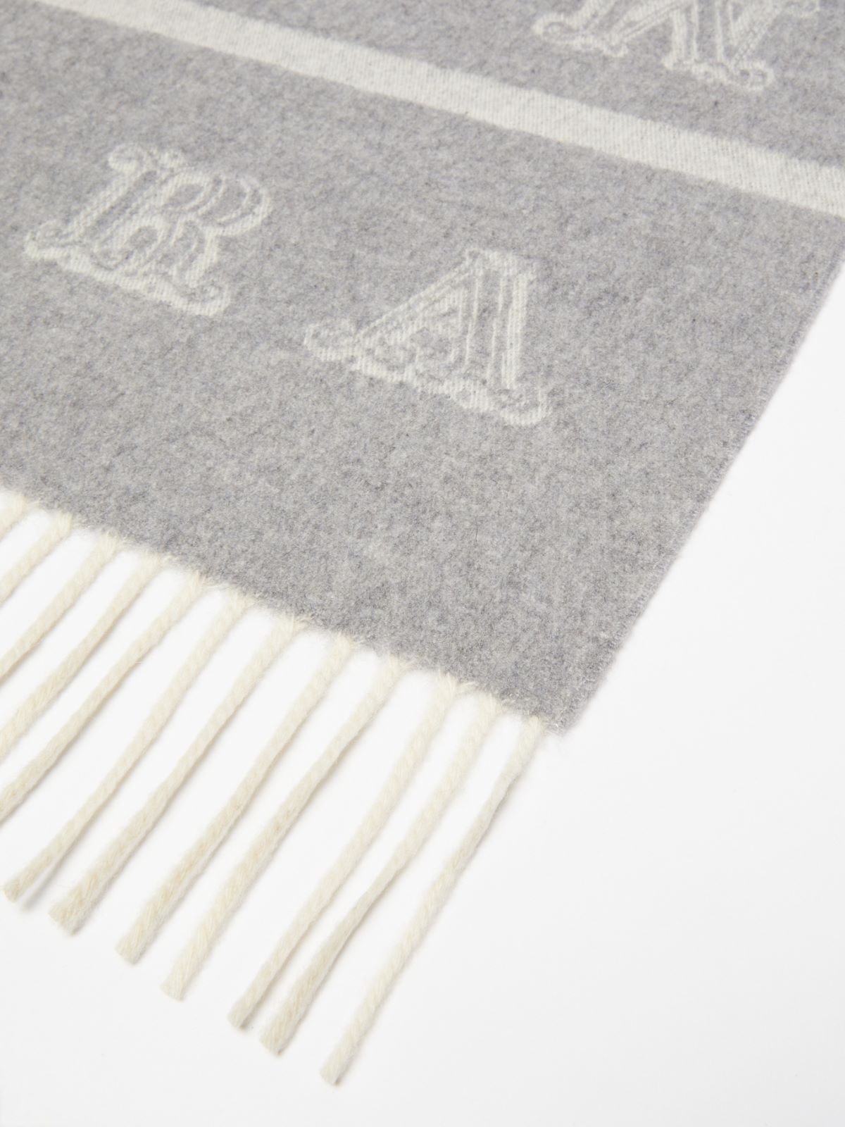 Jacquard camel colour stole