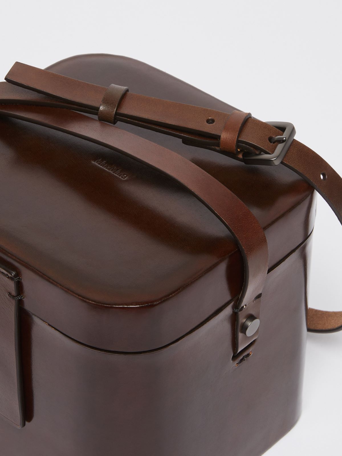 Medium leather shoulder bag
