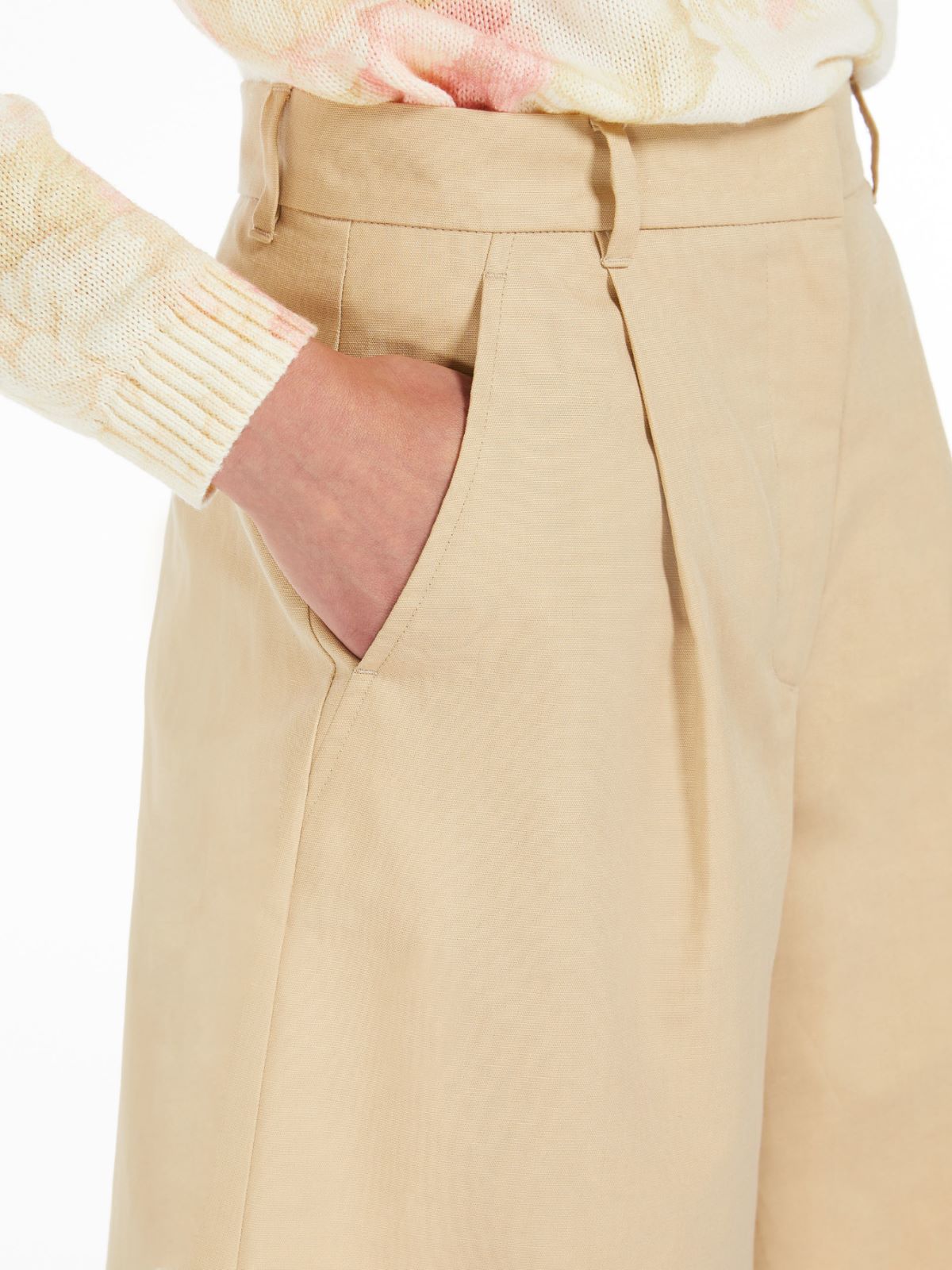 Cotton and linen canvas Bermuda shorts