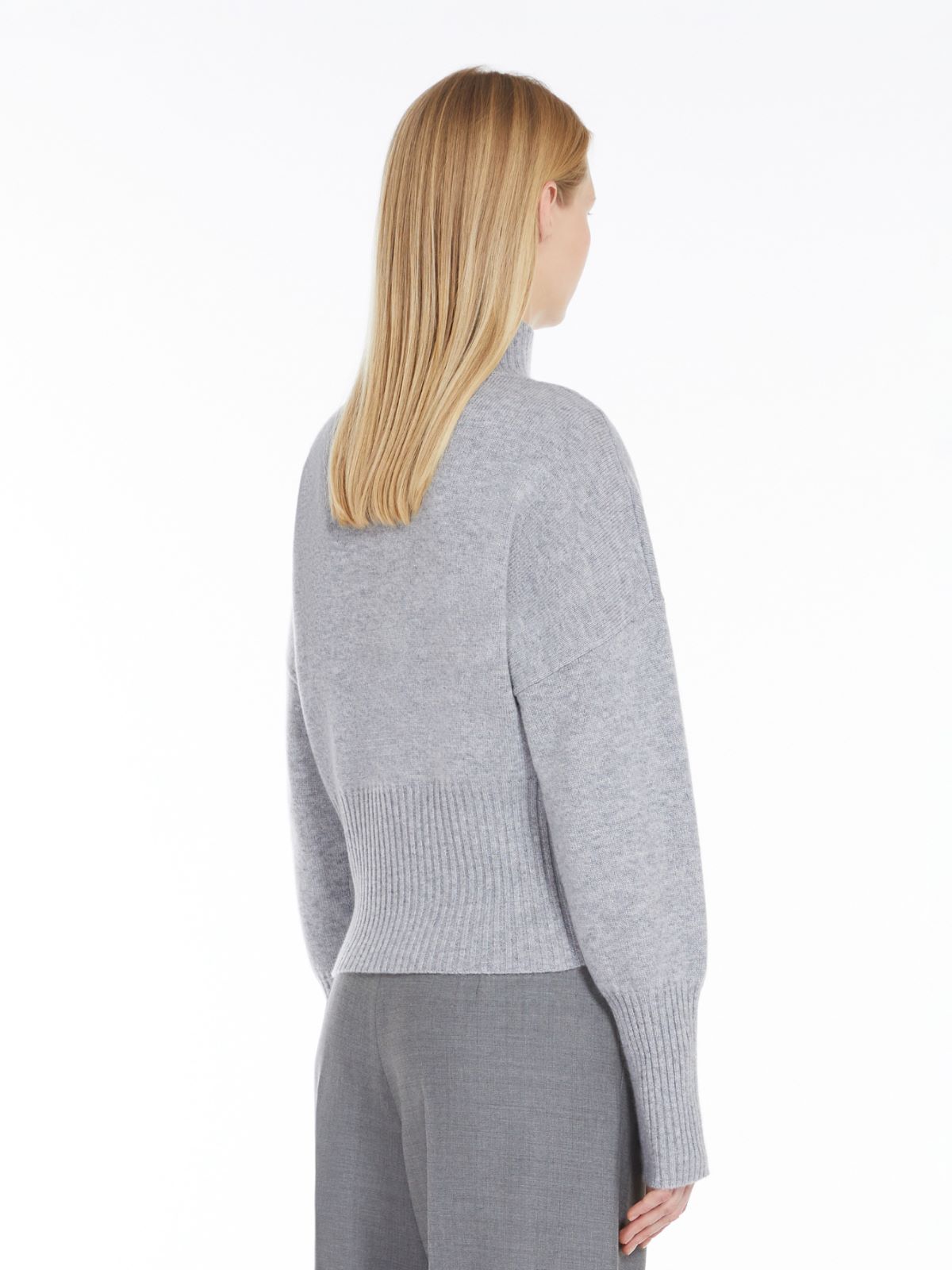 Cashmere-blend jumper with high neck