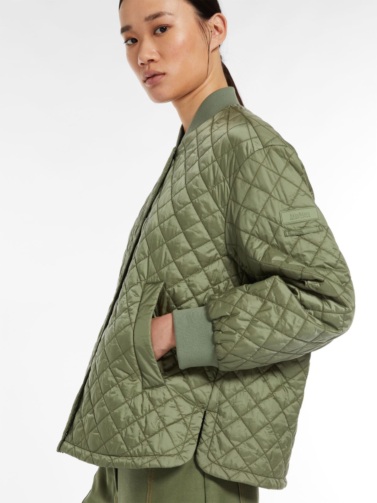 Water-repellent technical fabric jacket