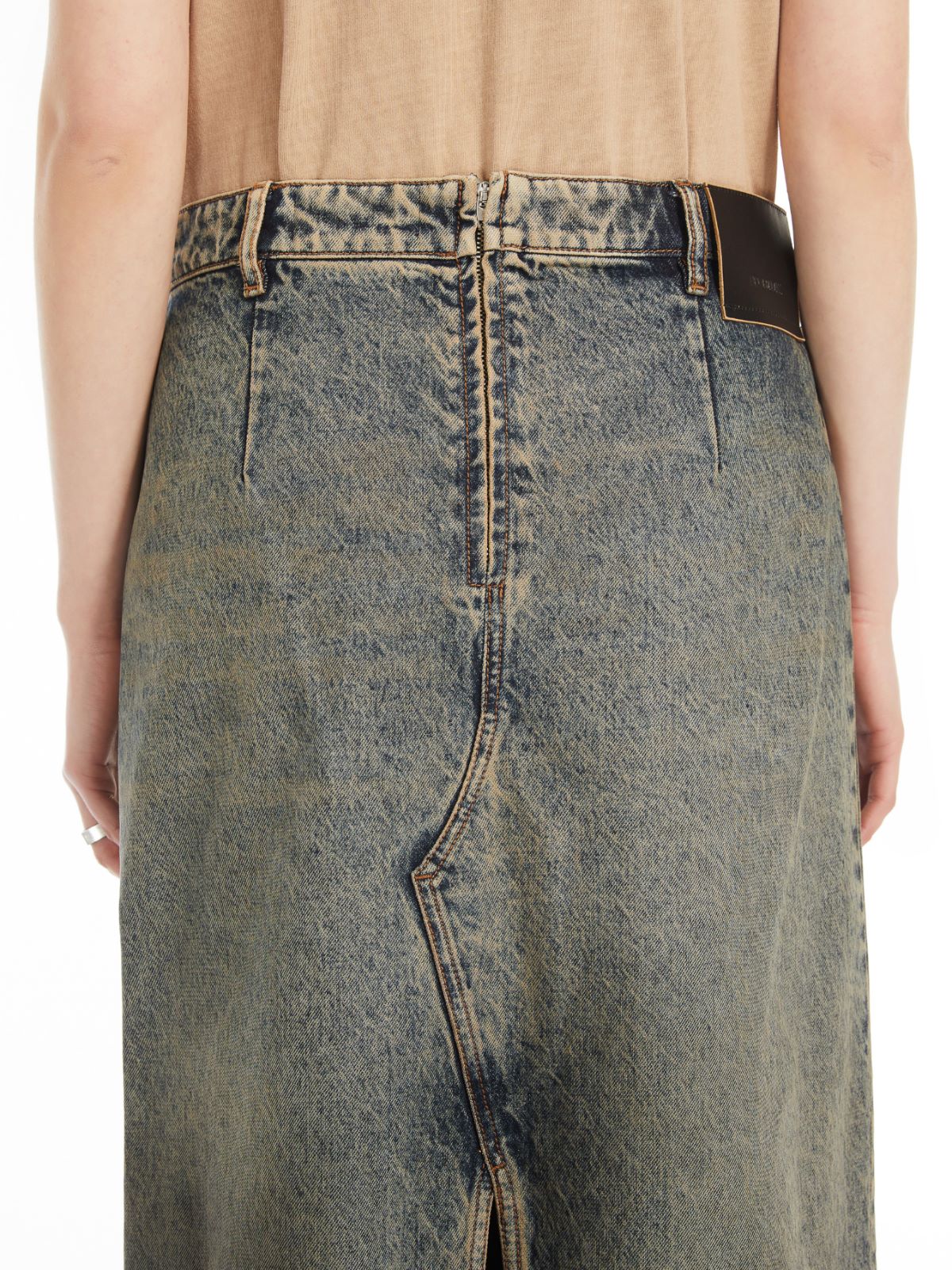 Long skirt in worn denim