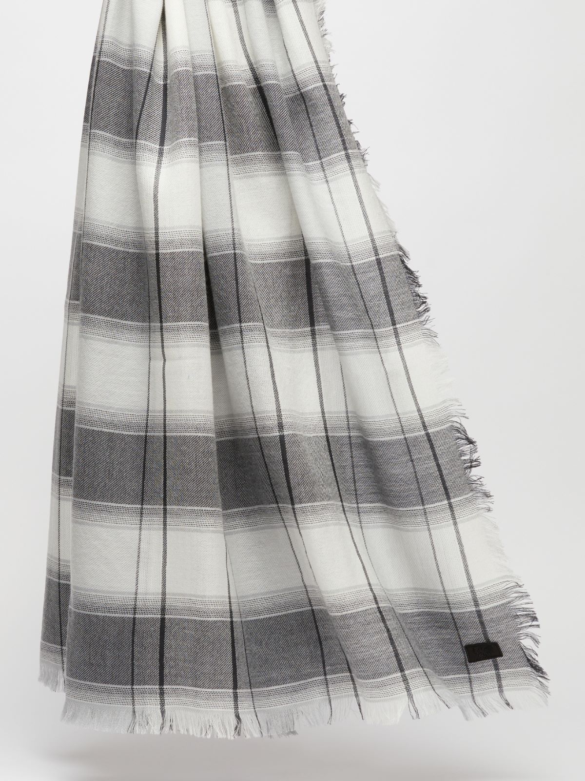 Wool and cashmere shawl