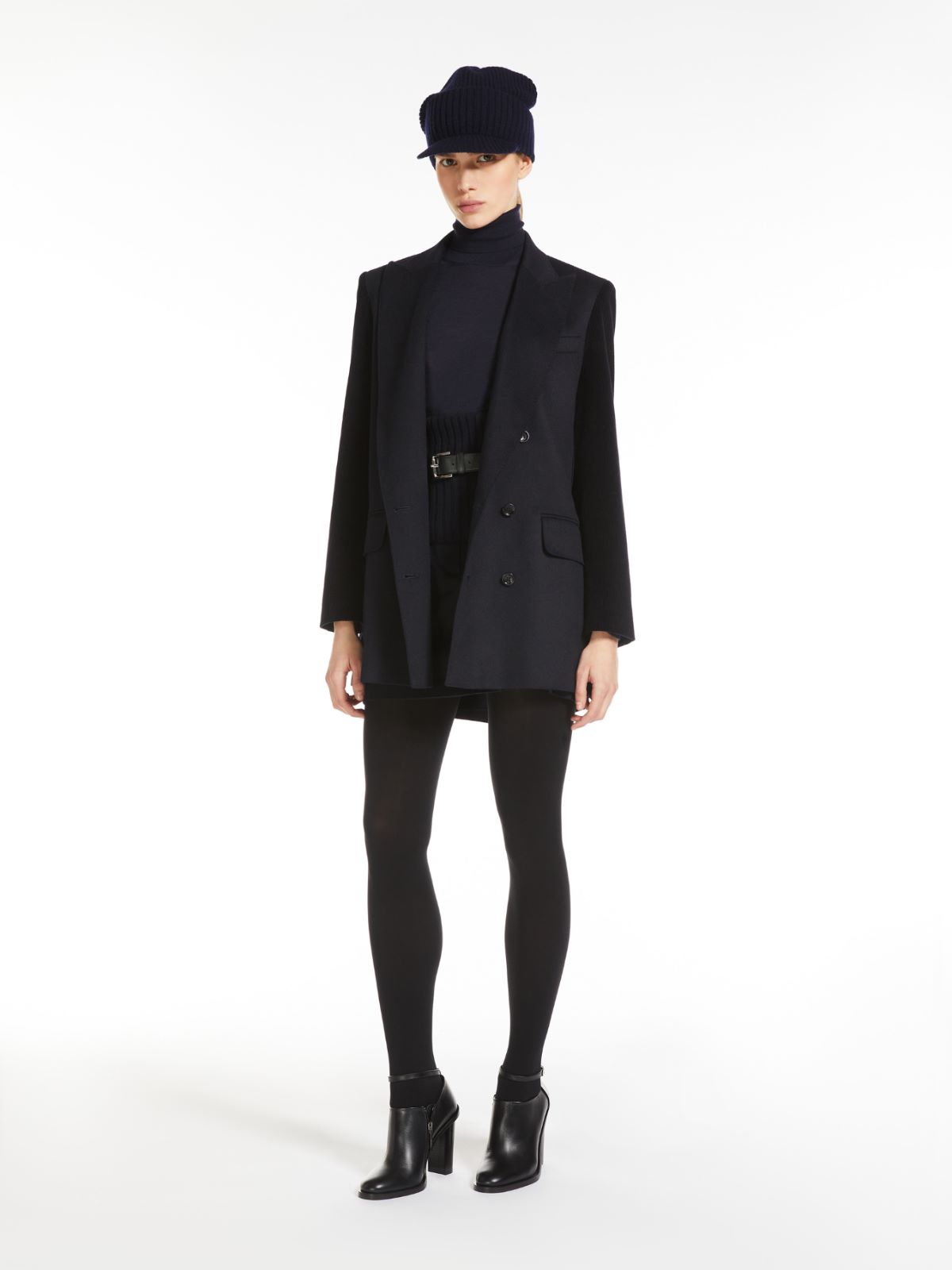 Double-breasted blazer in camel and velvet