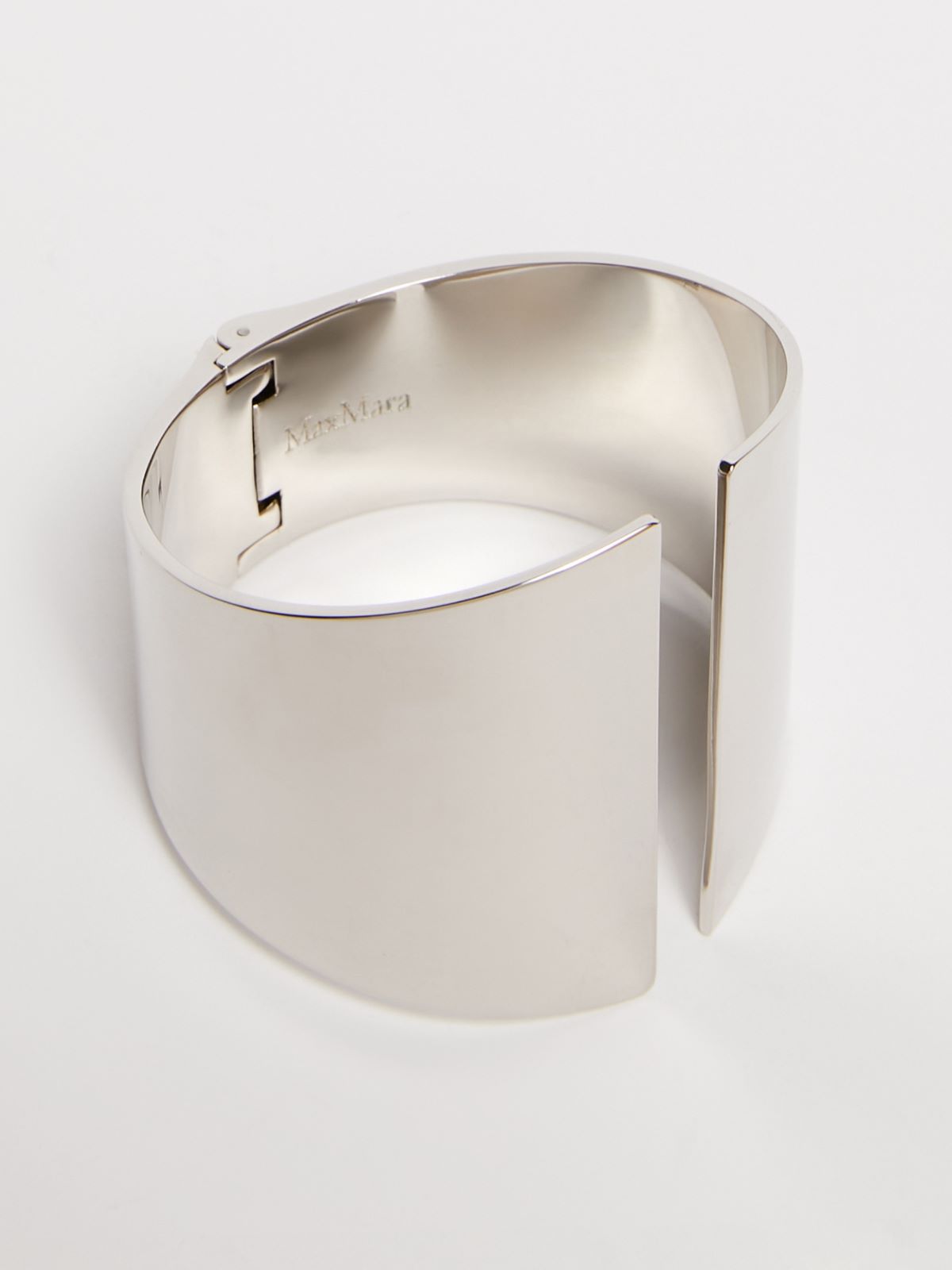 Metal bangle