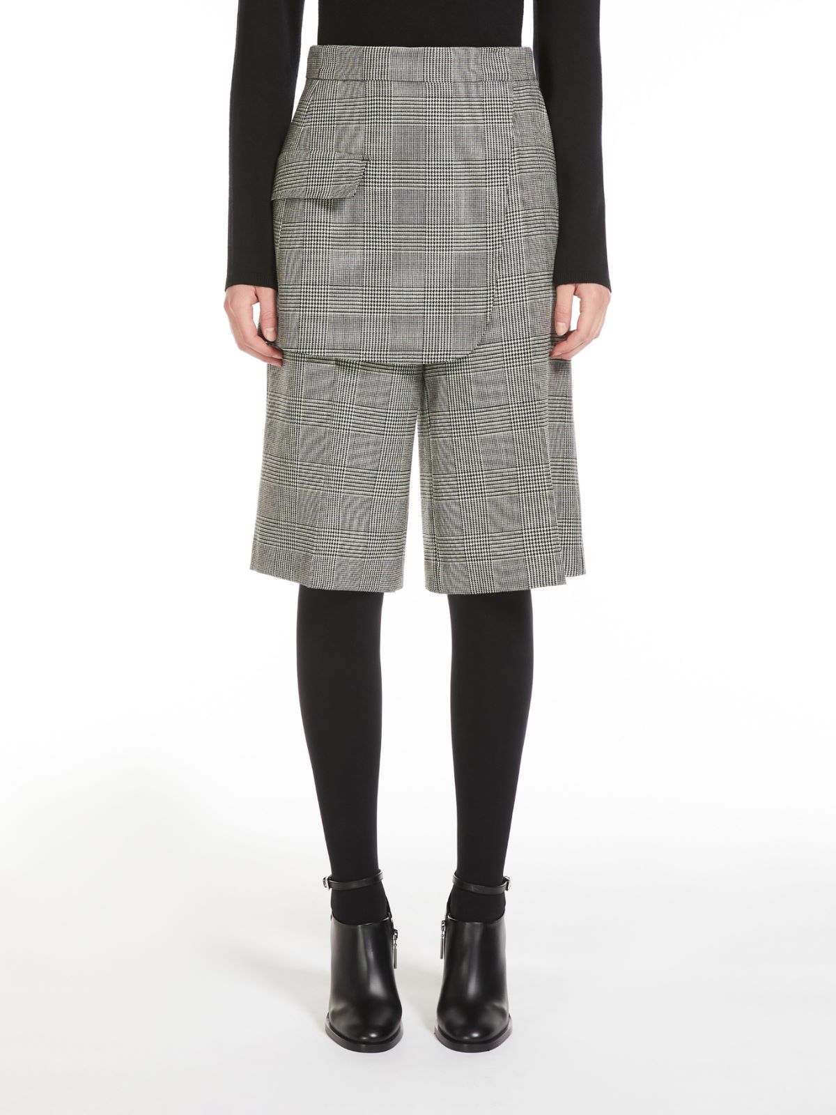 Bermuda shorts in patterned Batavia wool