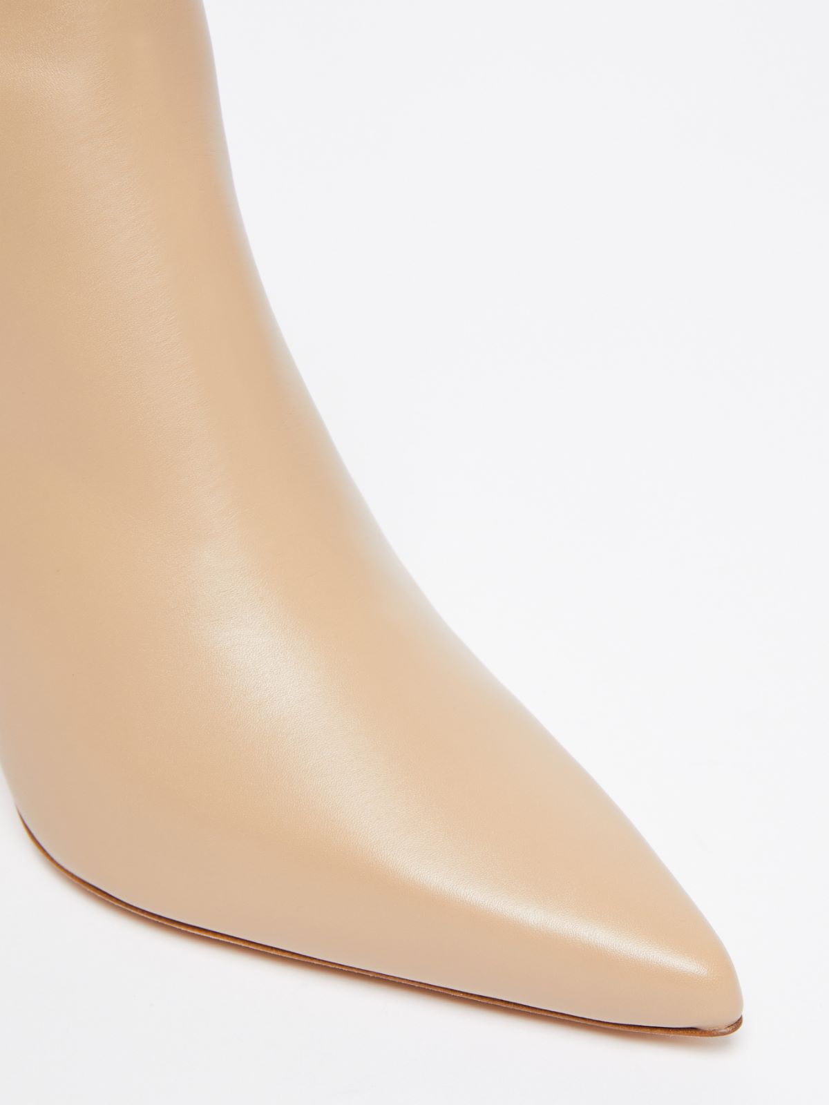 Zip-up leather ankle boots