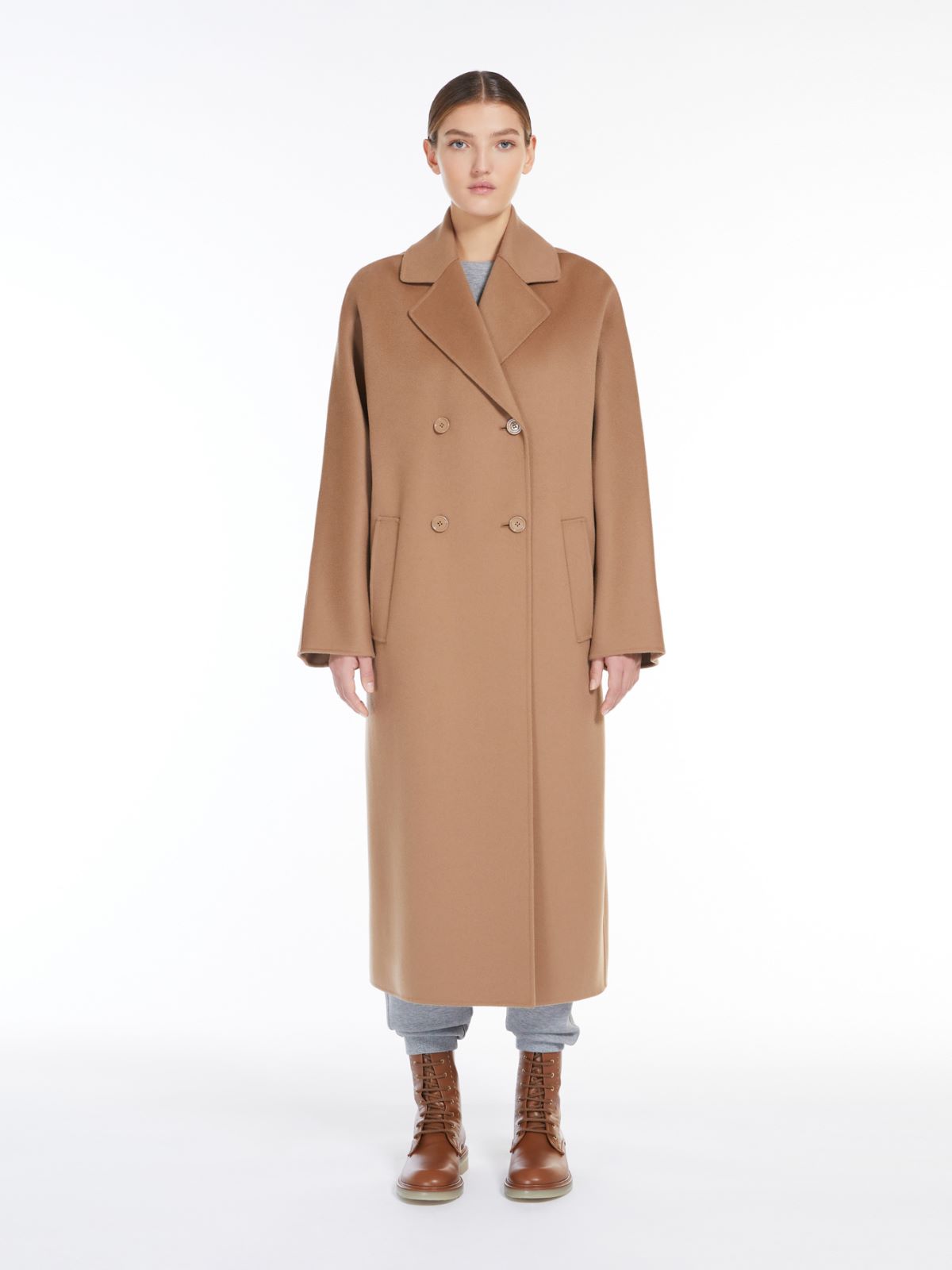Wool coat with buttons