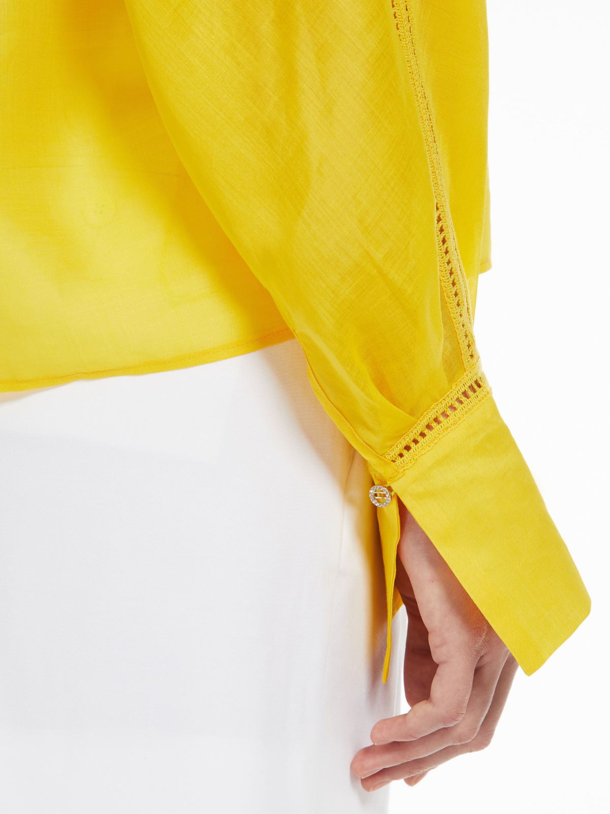 Ramie gauze and lace blouse