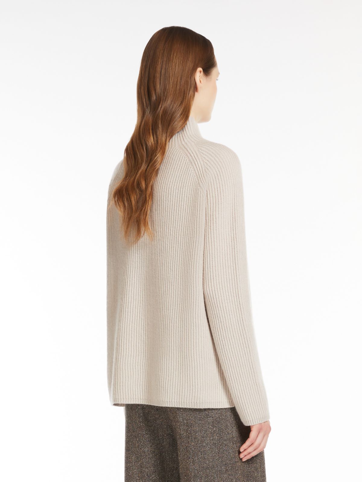 Wool and cashmere ribbed jumper