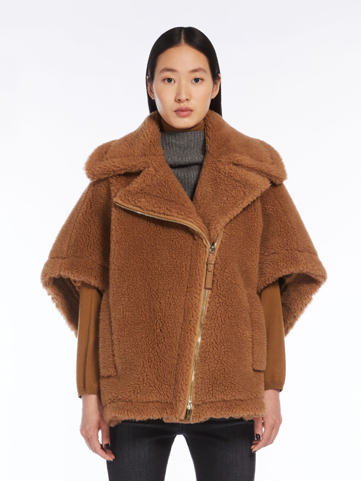 Biker jacket cape in Teddy fabric