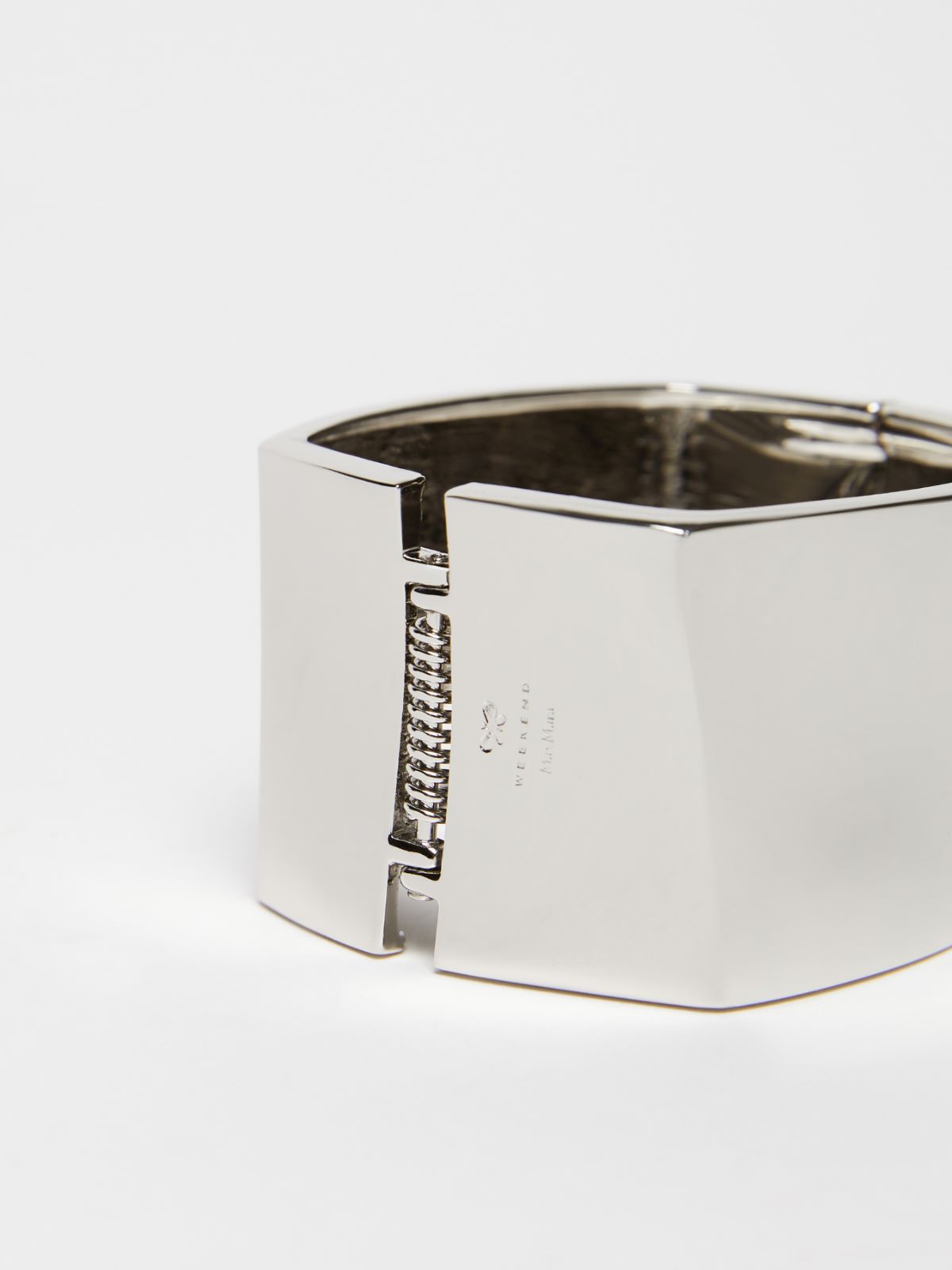 Metal bangle