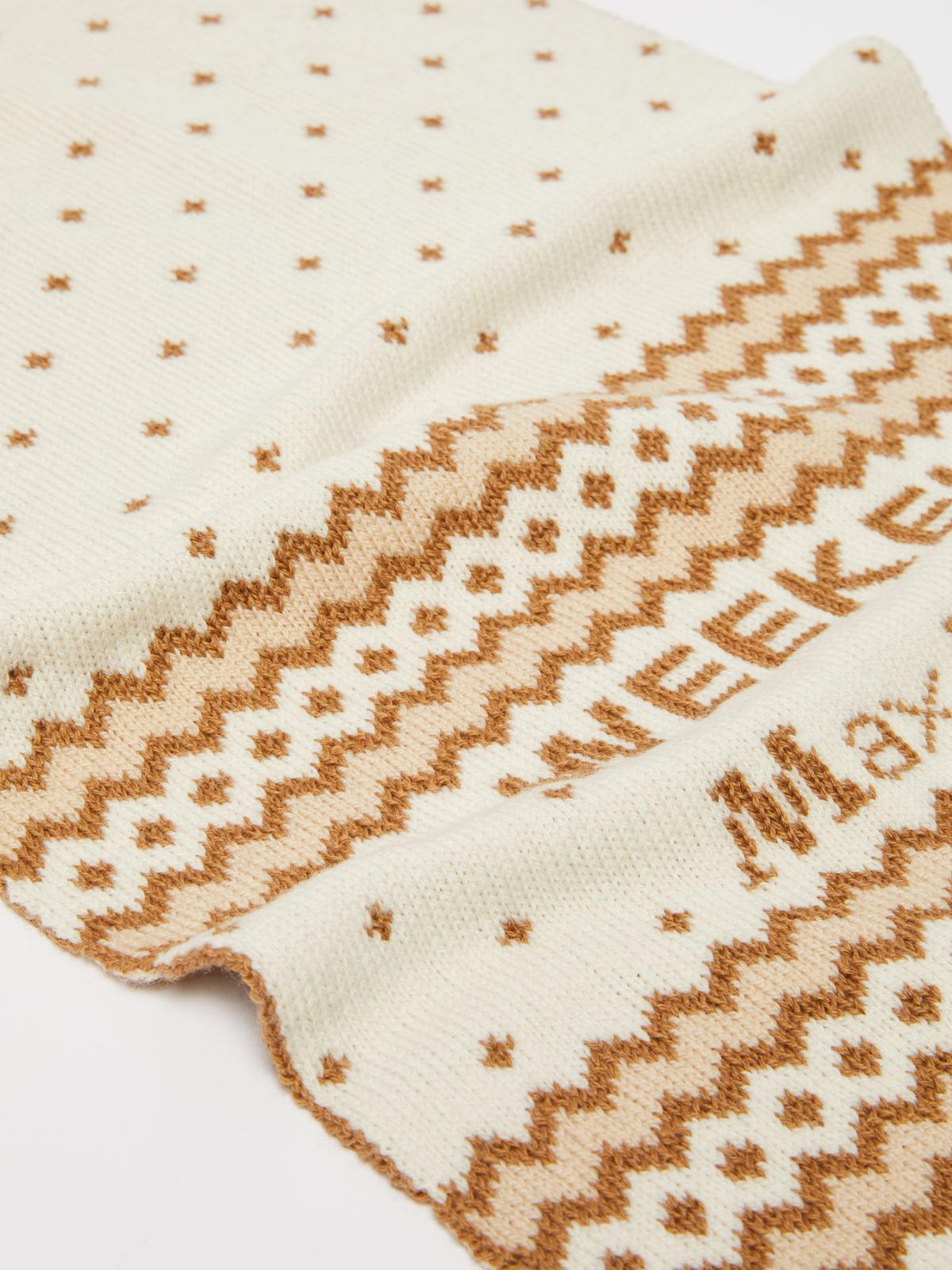 Jacquard-knit wool scarf