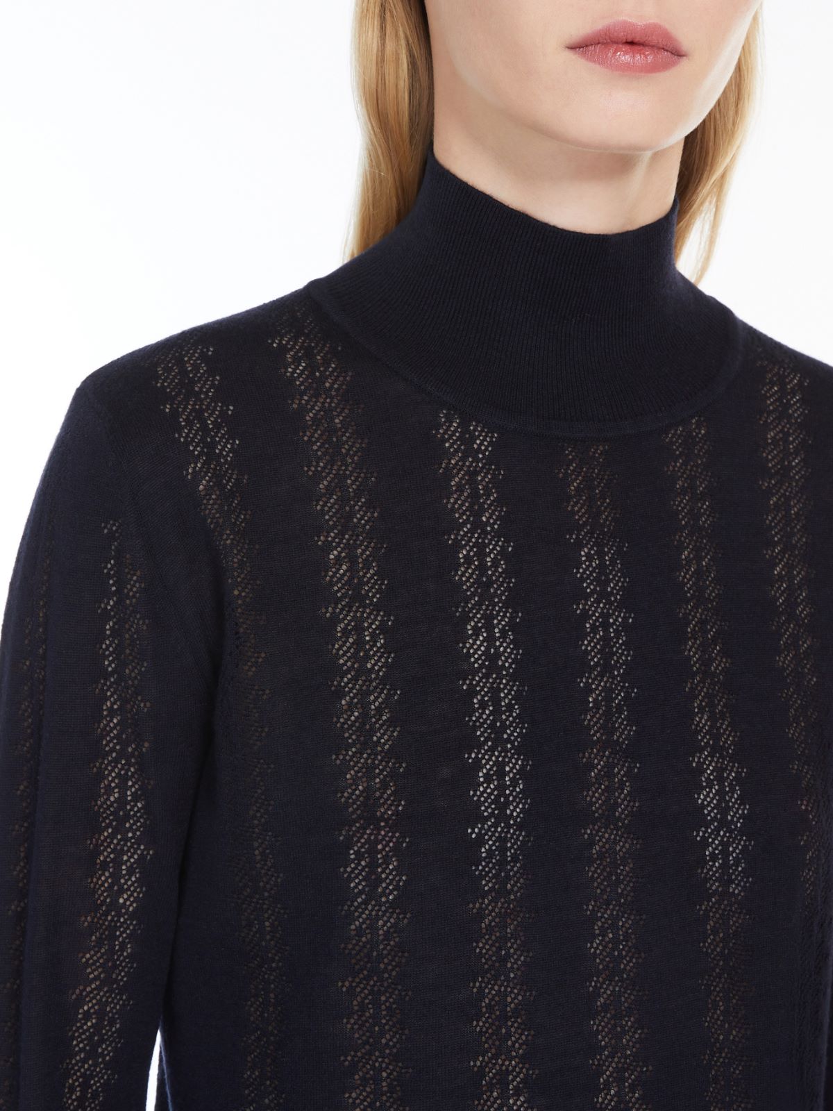 Wool and silk yarn turtleneck jumper
