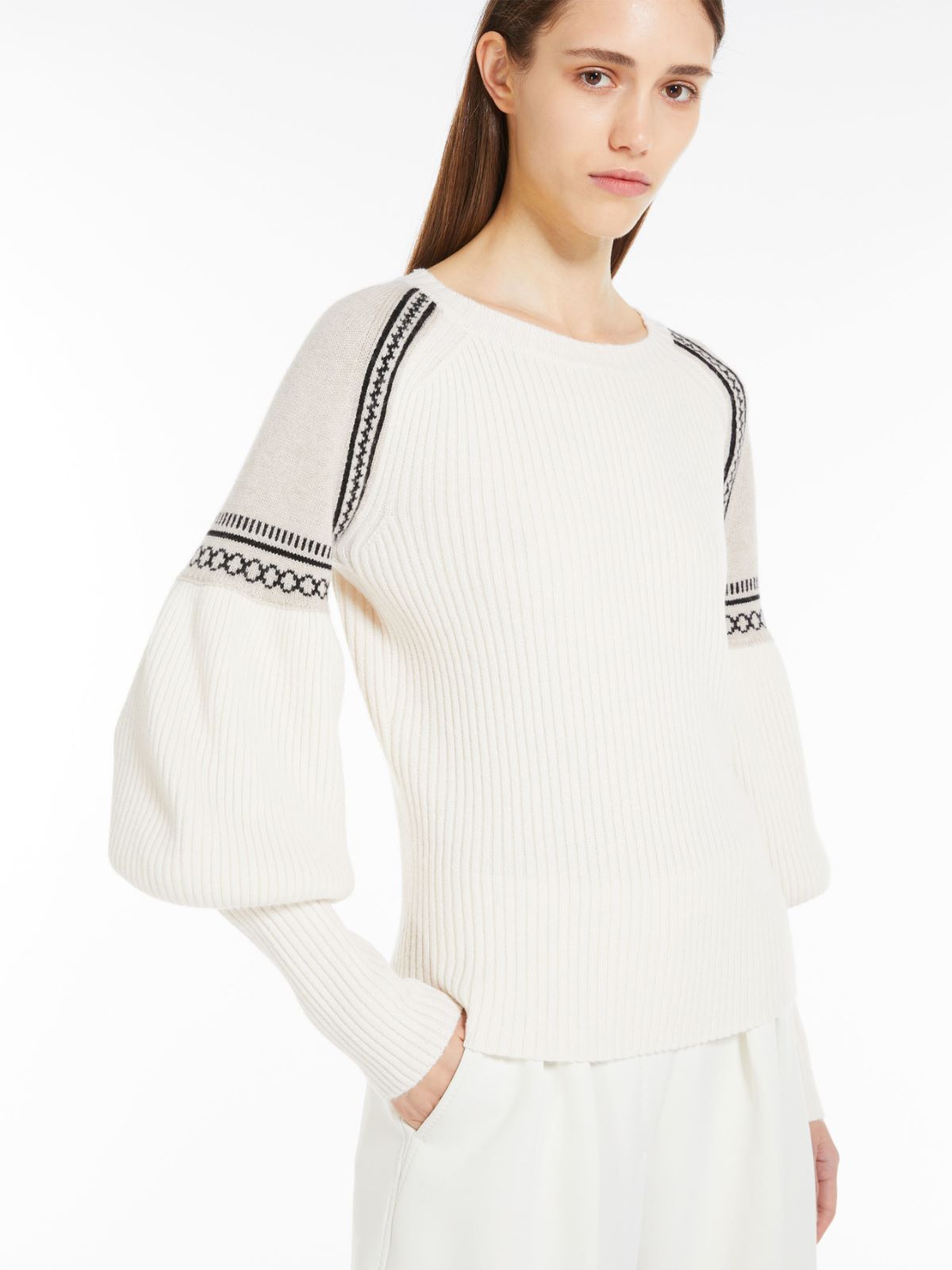 Feminine wool and cashmere jumper