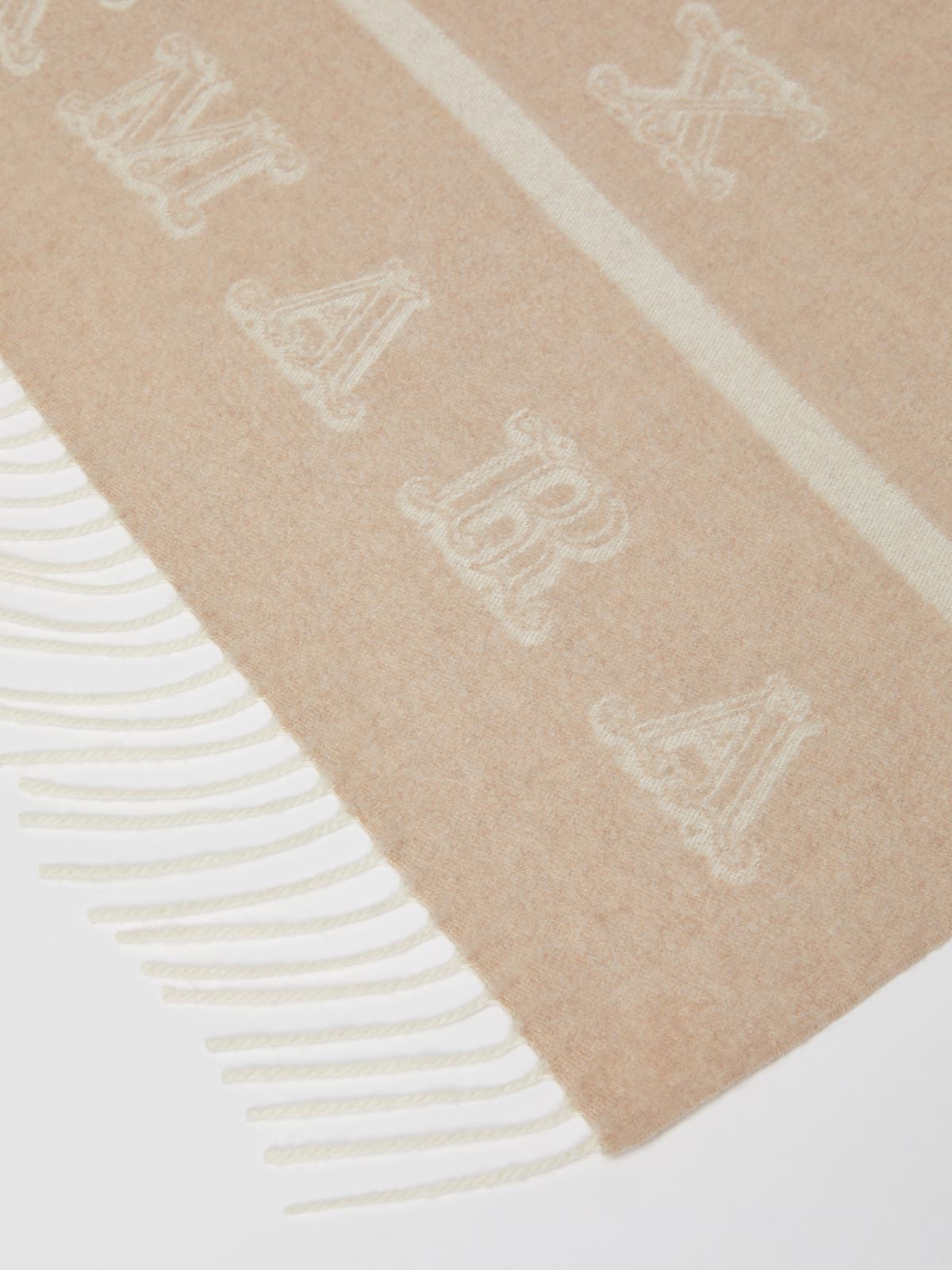 Jacquard camel colour stole