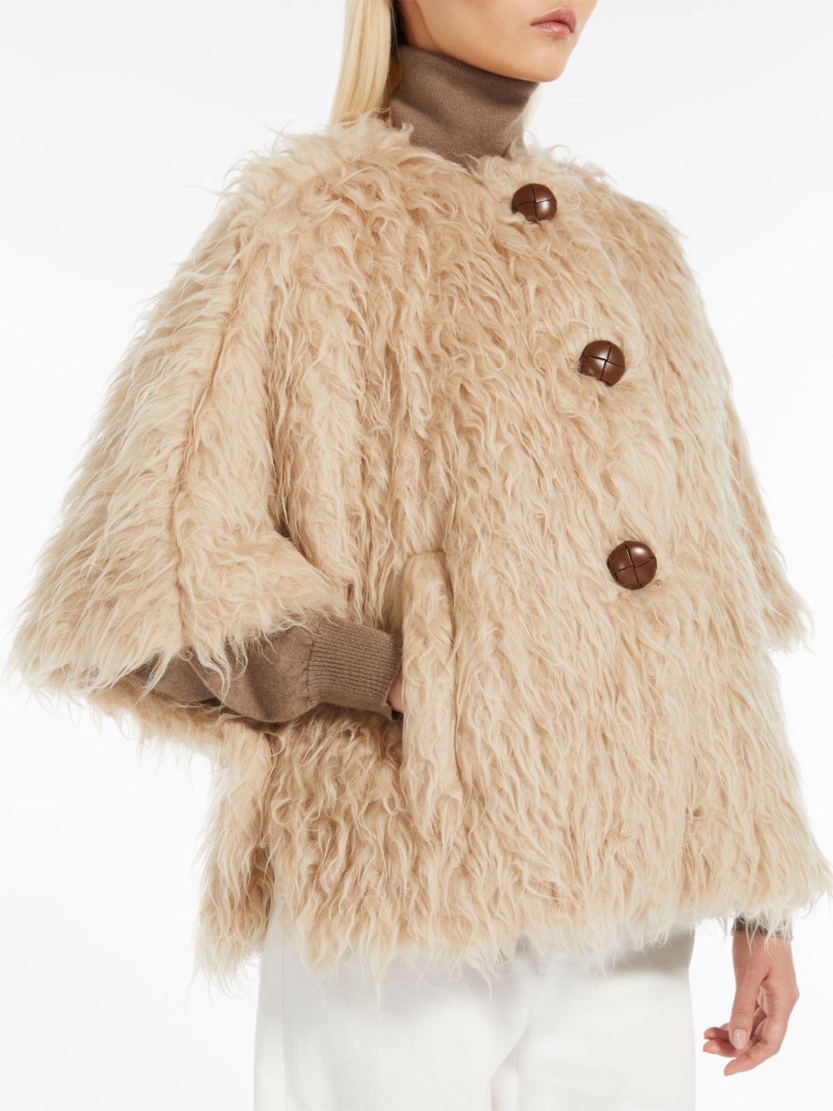 Crew-neck cape in long-haired wool