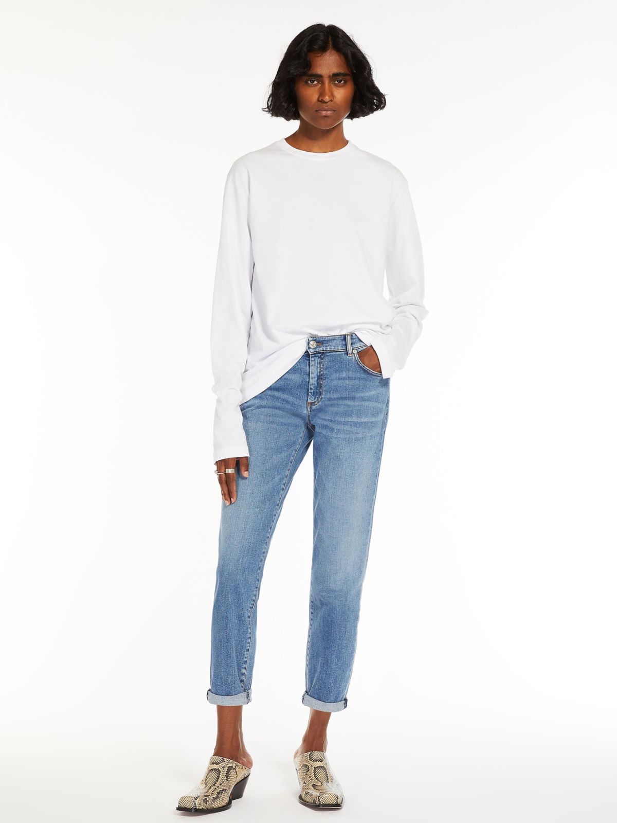 Low-waisted cigarette denim jeans