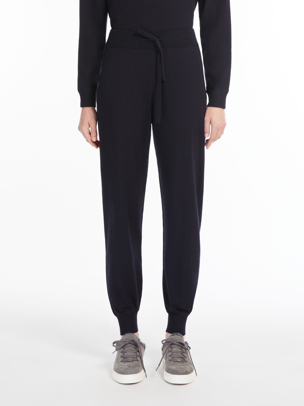 Stretch viscose yarn joggers